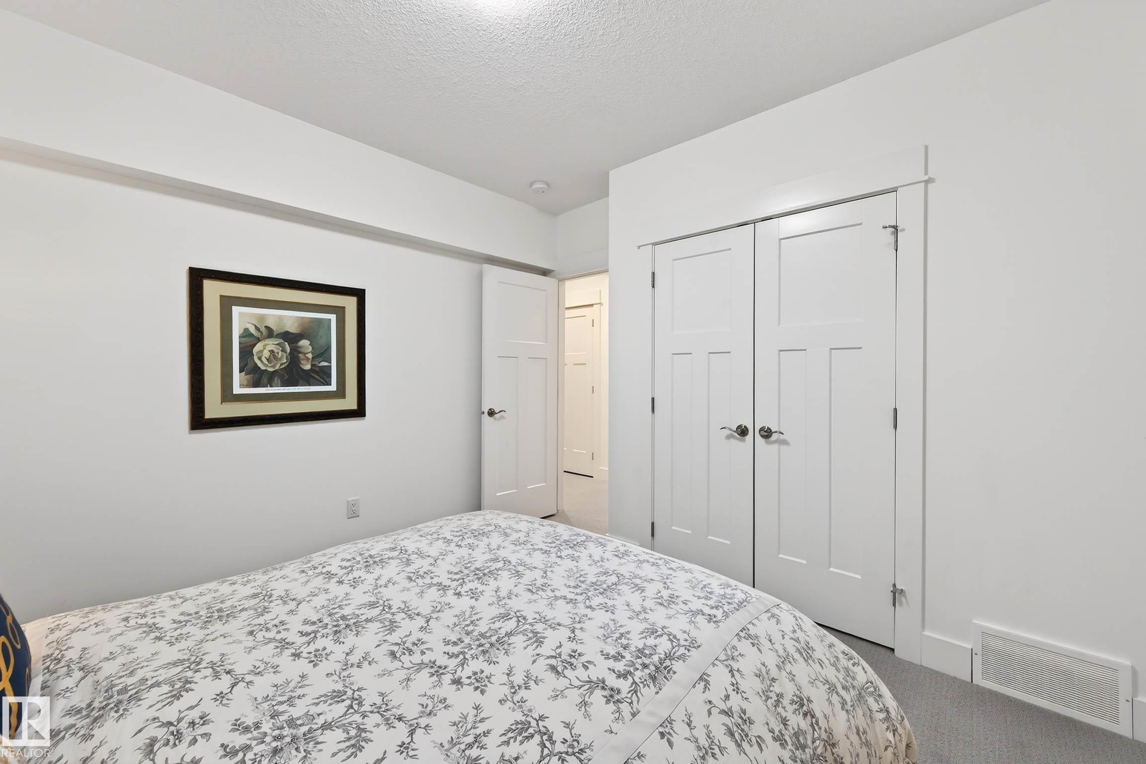 9738 75 Avenue, Edmonton, AB - Indoor Photo Showing Bedroom