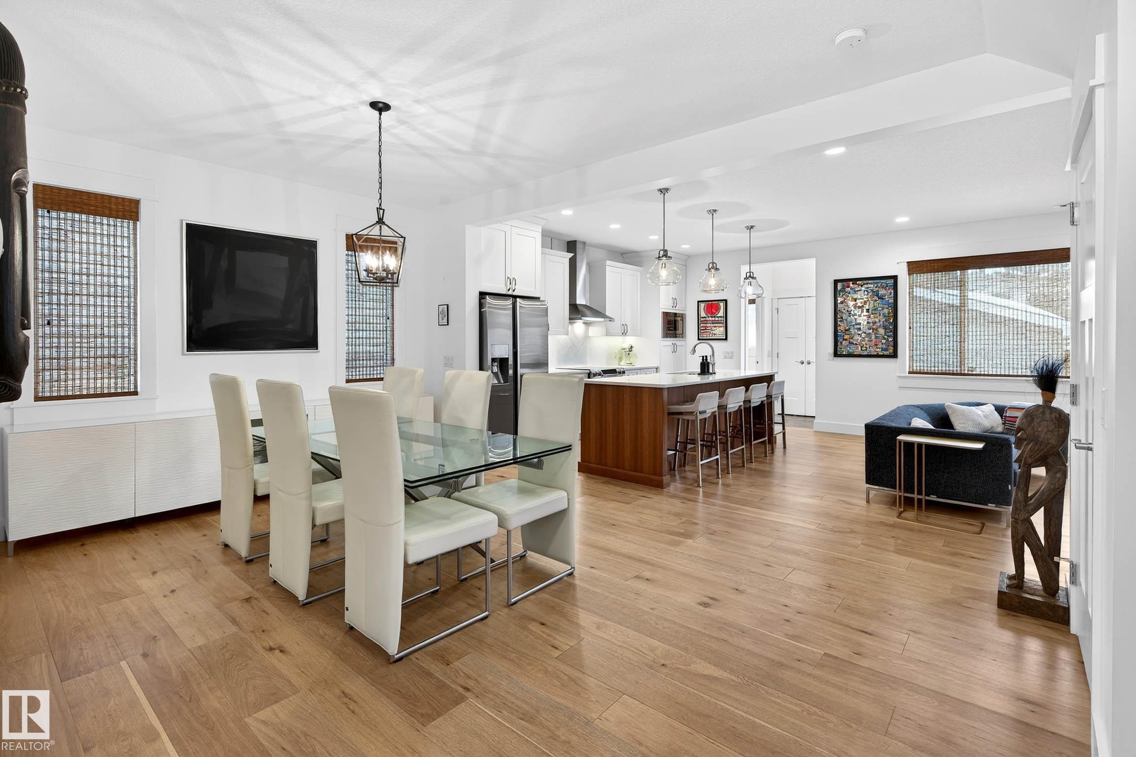 9738 75 Avenue, Edmonton, AB - Indoor Photo Showing Dining Room