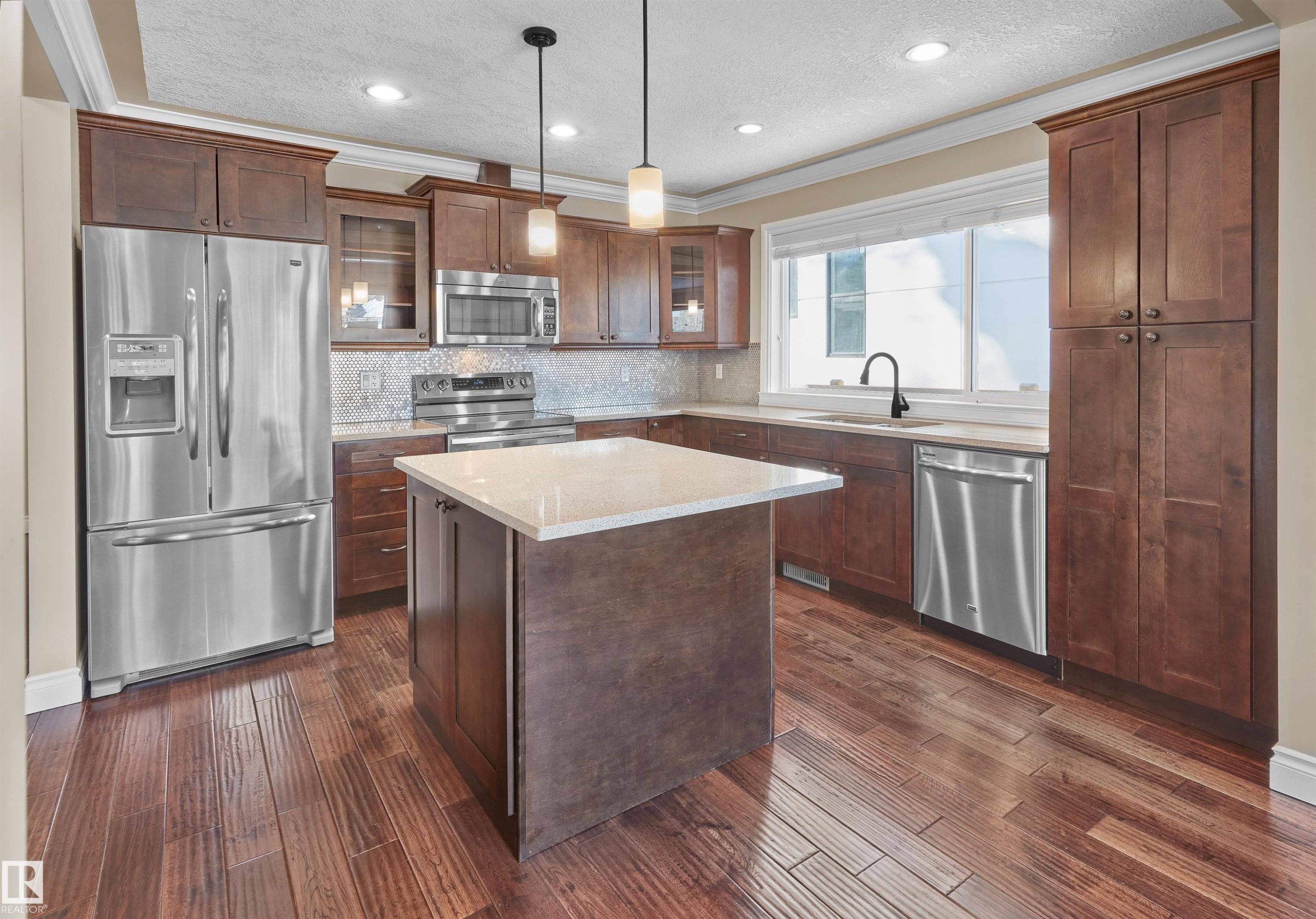 11567 80 Avenue, Edmonton, AB - Indoor Photo Showing Kitchen With Stainless Steel Kitchen With Upgraded Kitchen