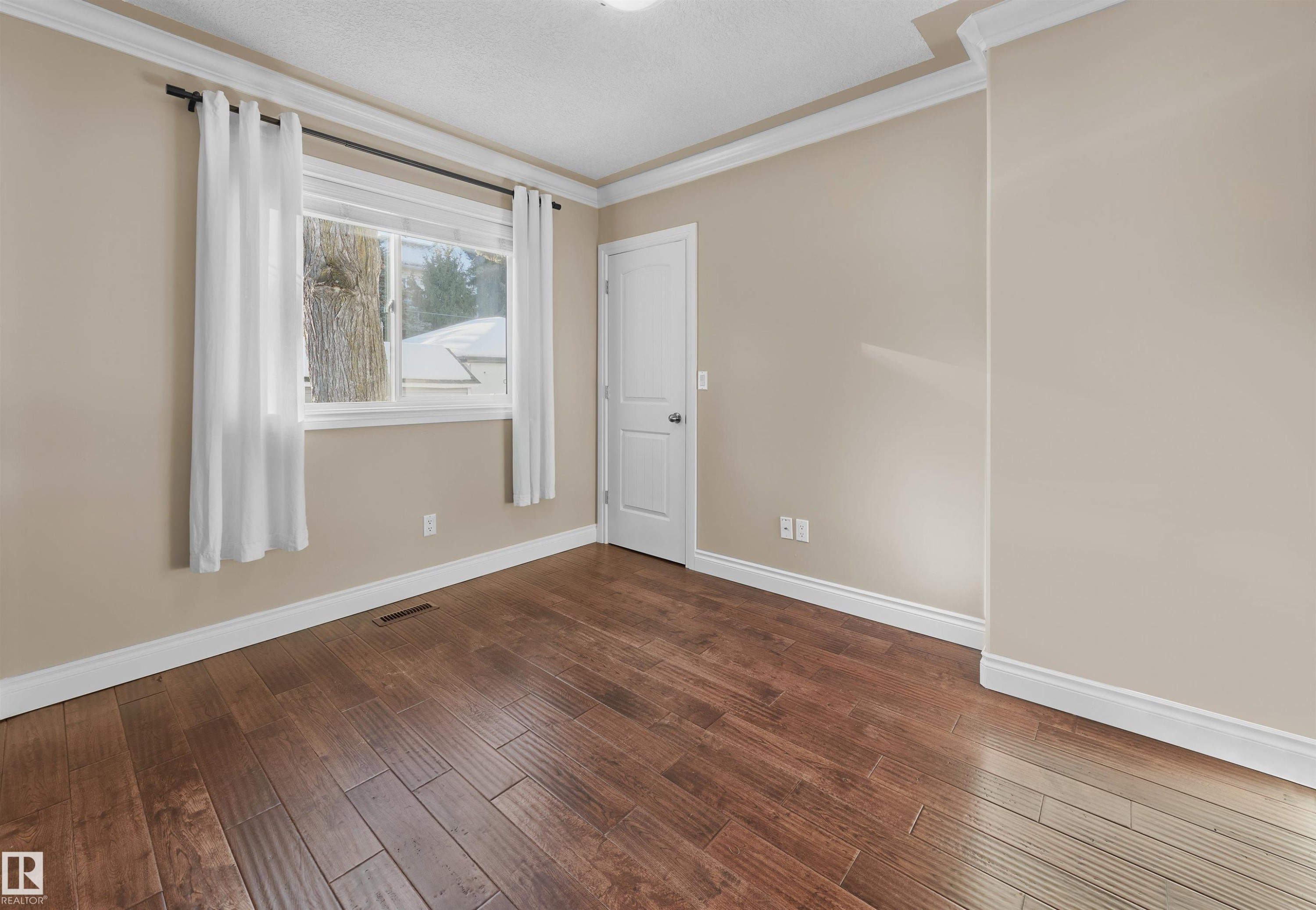 11567 80 Avenue, Edmonton, AB - Indoor Photo Showing Other Room
