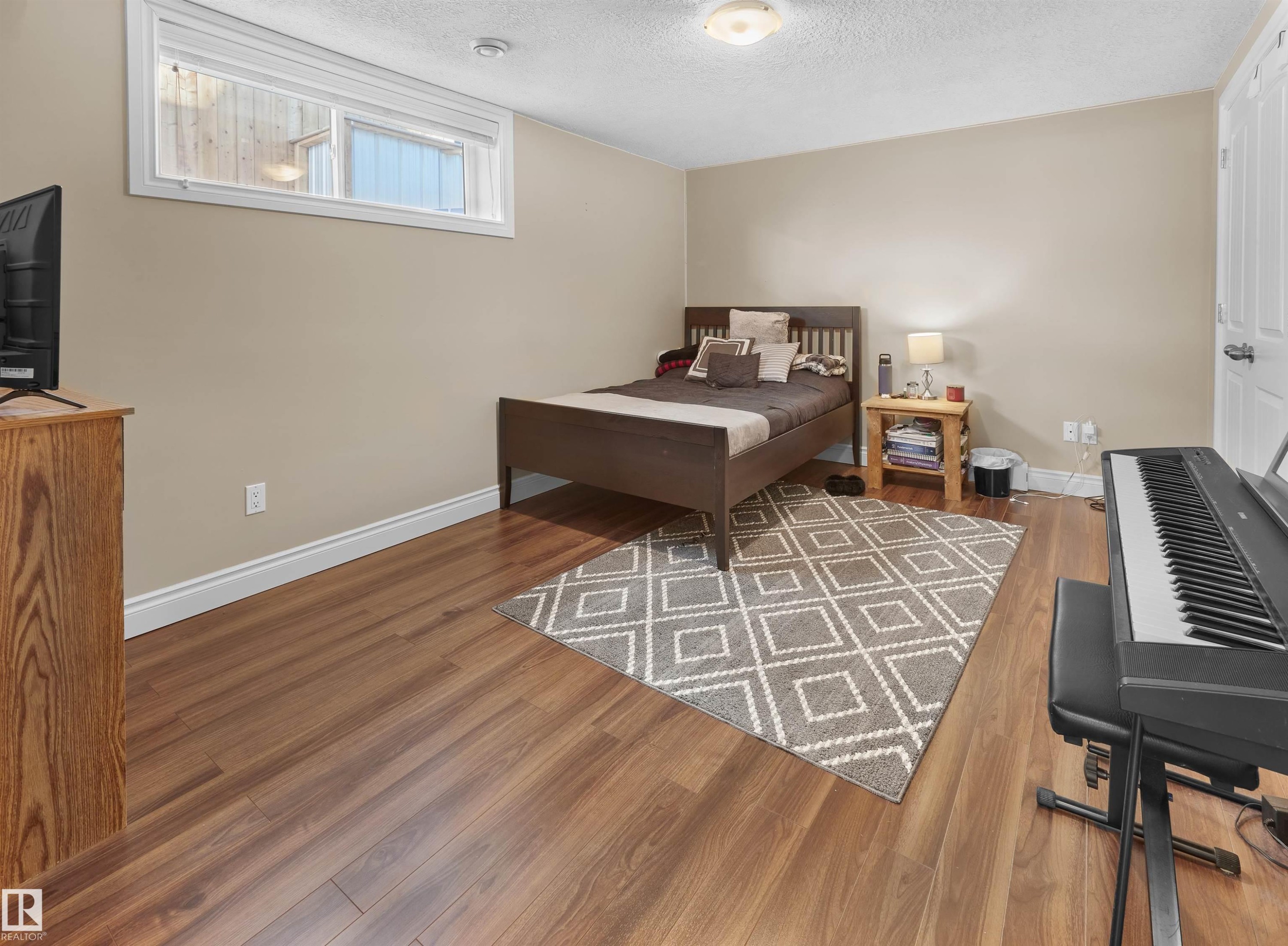 11567 80 Avenue, Edmonton, AB - Indoor