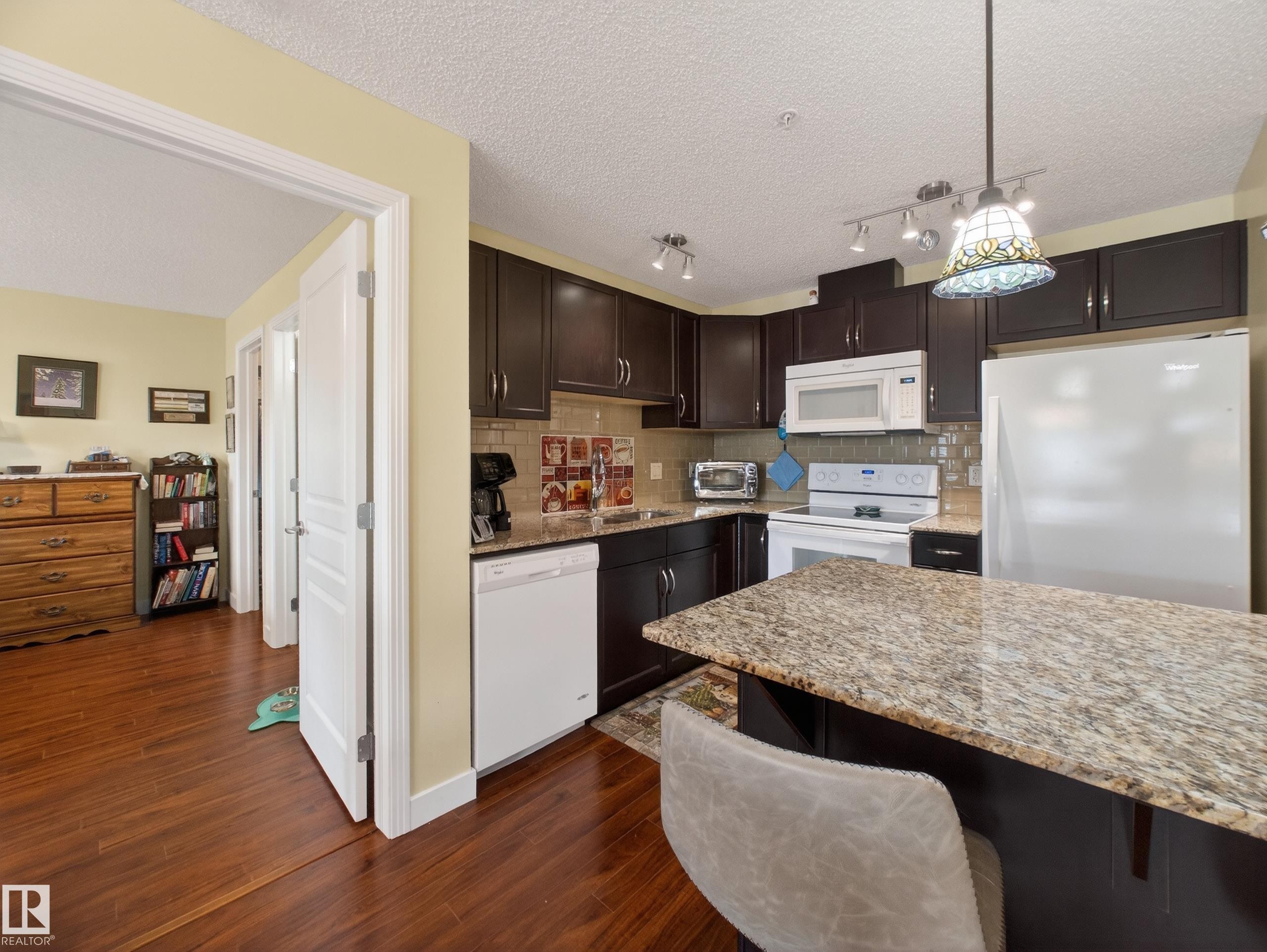 218 2045 Grantham Crest, Edmonton, AB - Indoor Photo Showing Kitchen