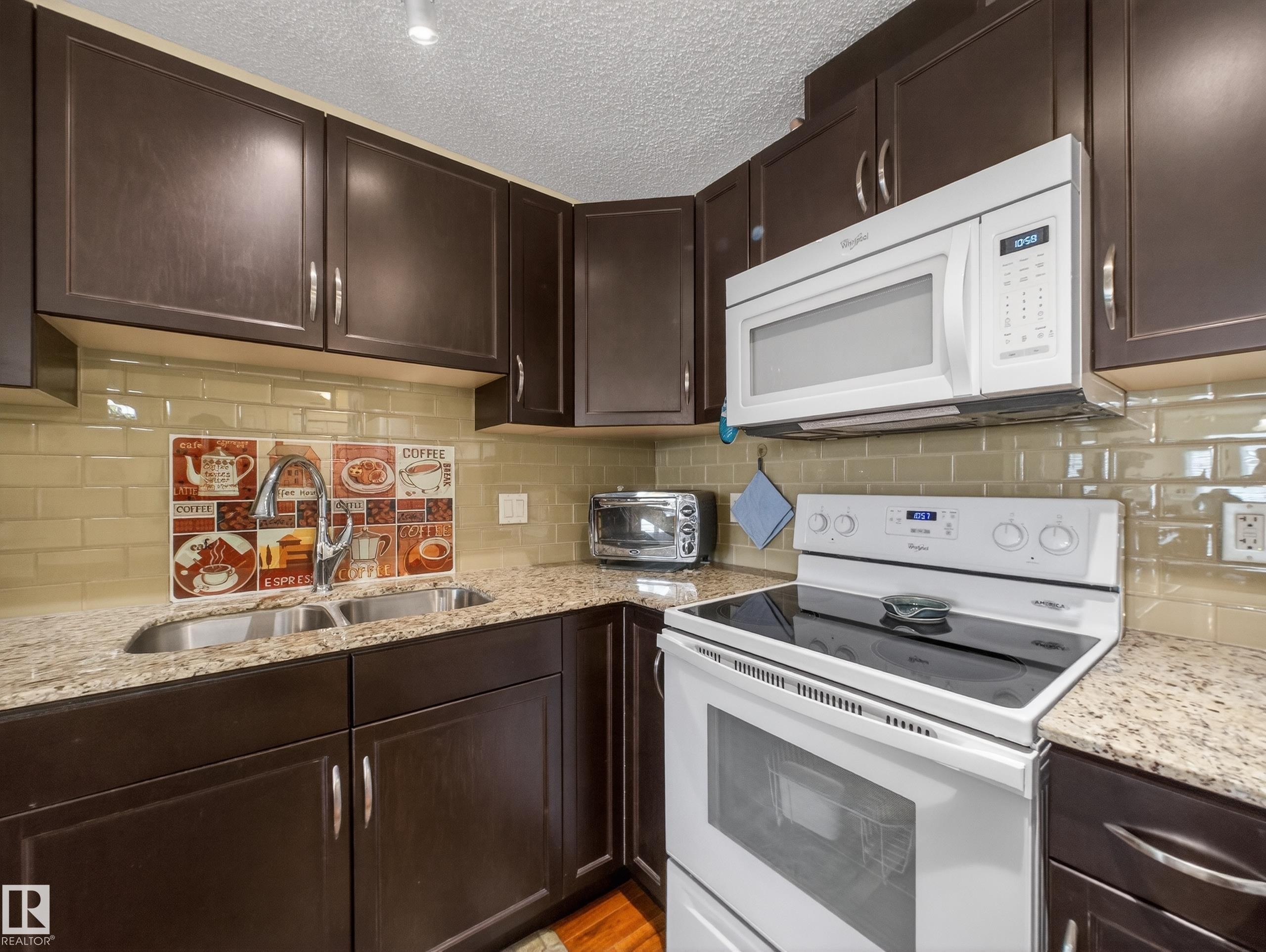 218 2045 Grantham Crest, Edmonton, AB - Indoor Photo Showing Kitchen With Double Sink