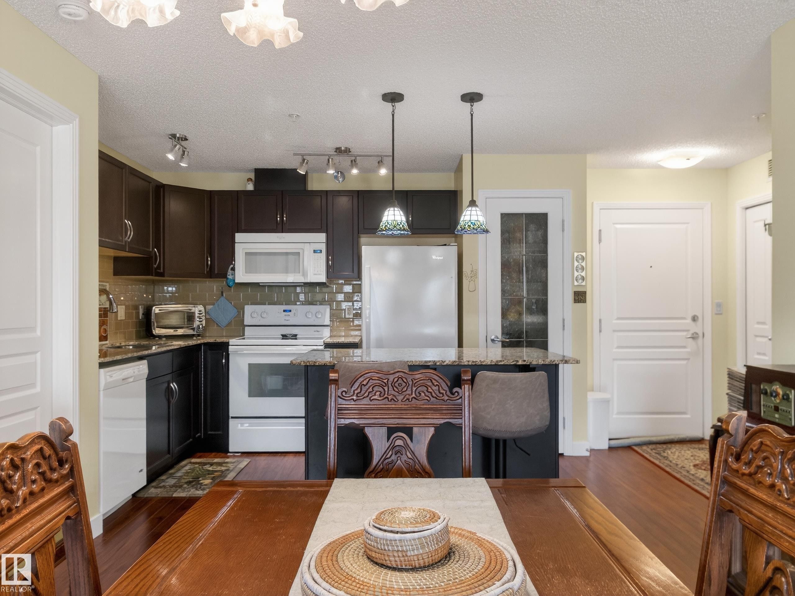 218 2045 Grantham Crest, Edmonton, AB - Indoor