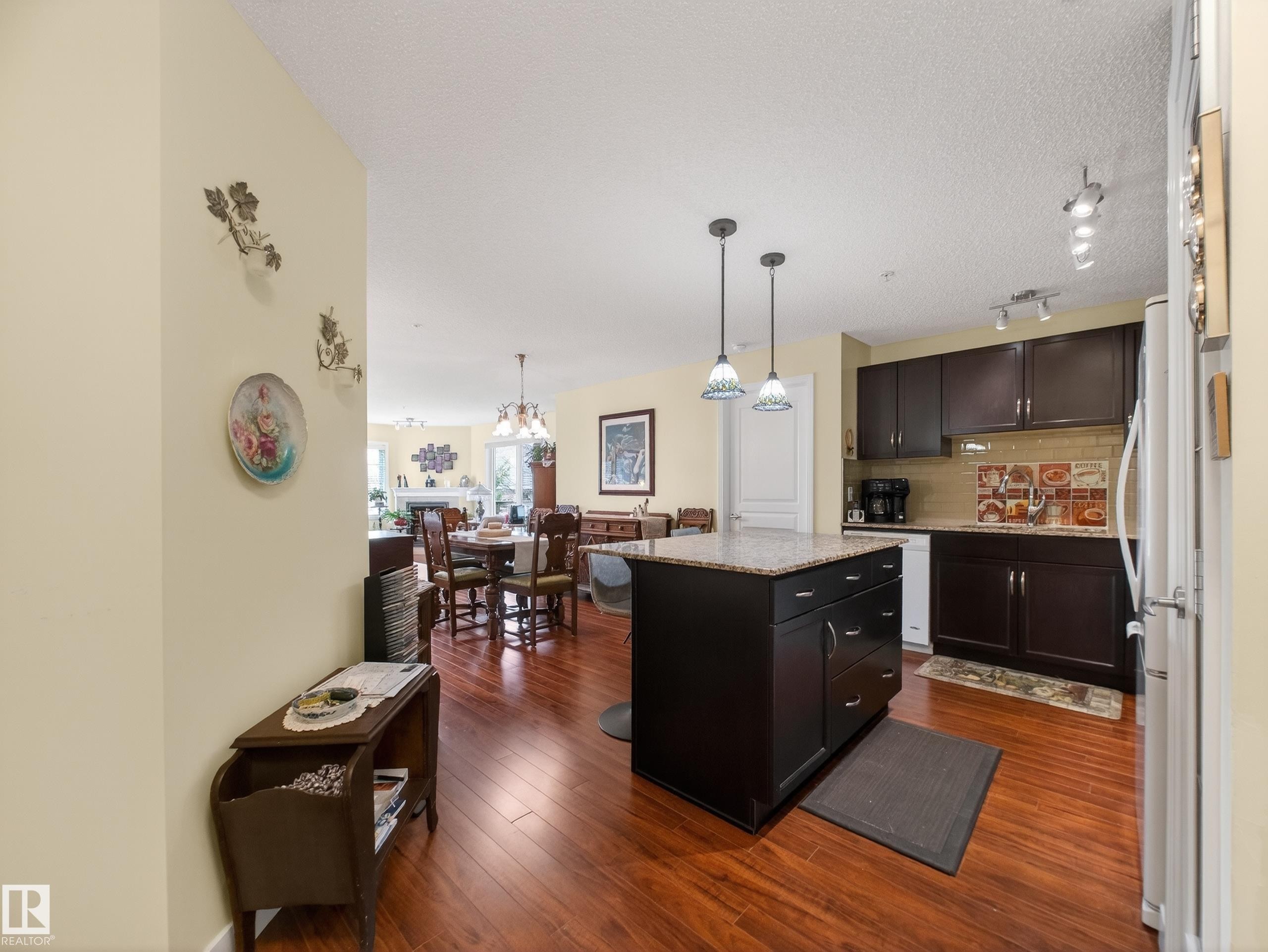 218 2045 Grantham Crest, Edmonton, AB - Indoor Photo Showing Kitchen