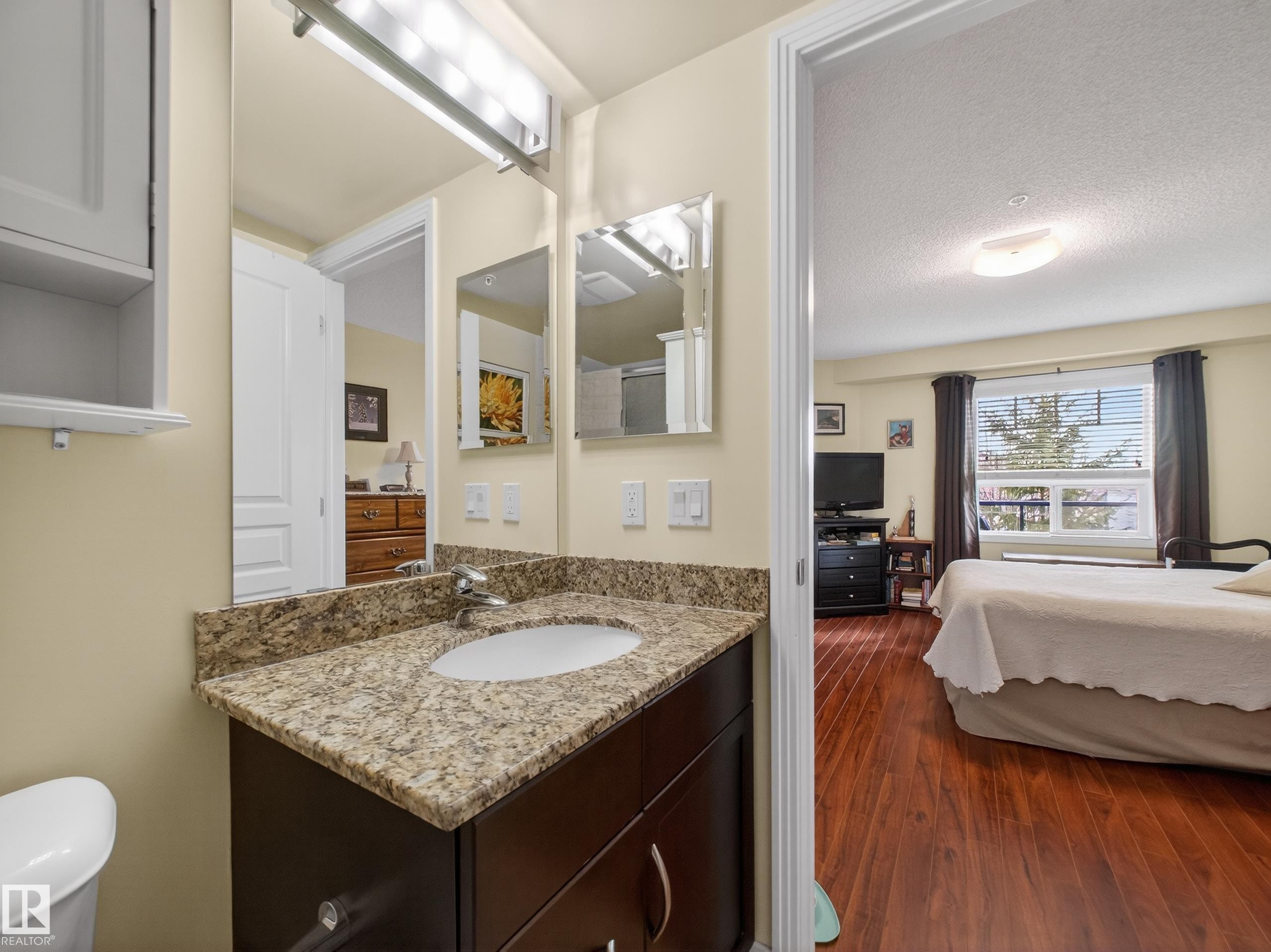 218 2045 Grantham Crest, Edmonton, AB - Indoor Photo Showing Bathroom