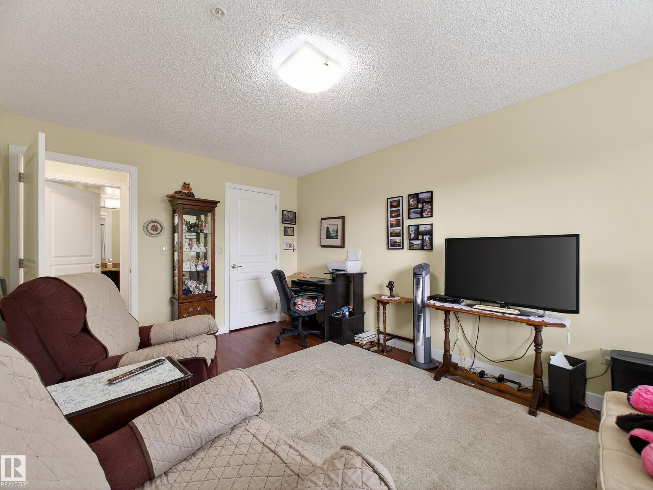 218 2045 Grantham Crest, Edmonton, AB - Indoor