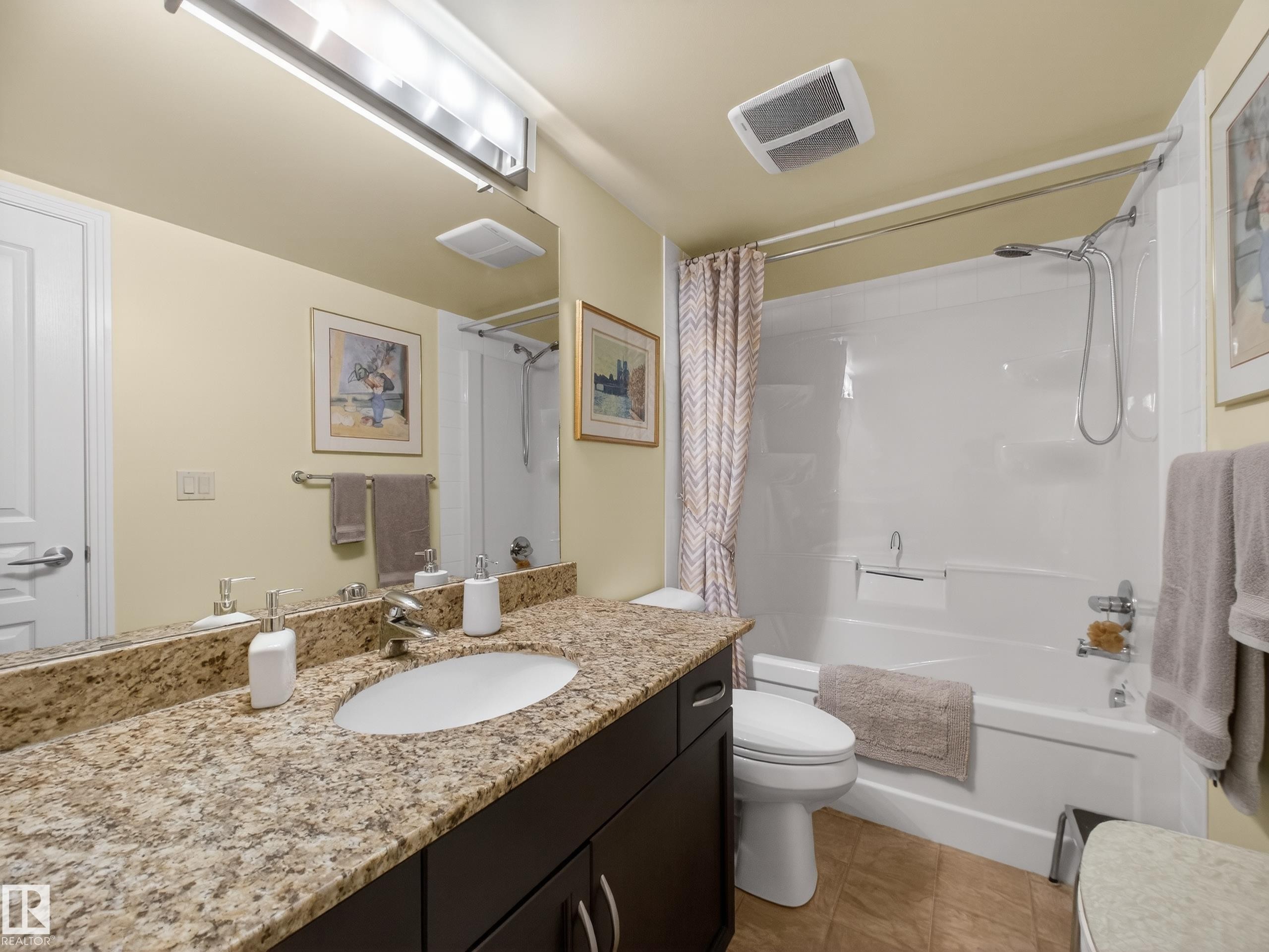 218 2045 Grantham Crest, Edmonton, AB - Indoor Photo Showing Bathroom