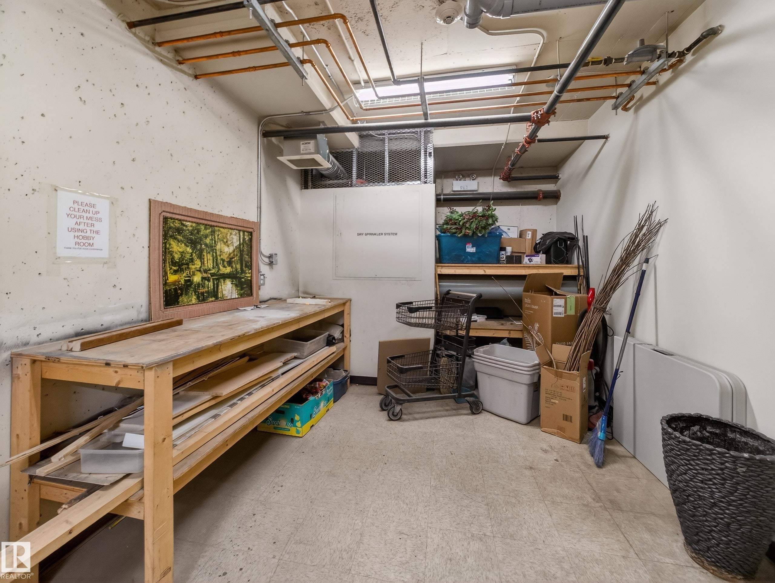 218 2045 Grantham Crest, Edmonton, AB - Indoor