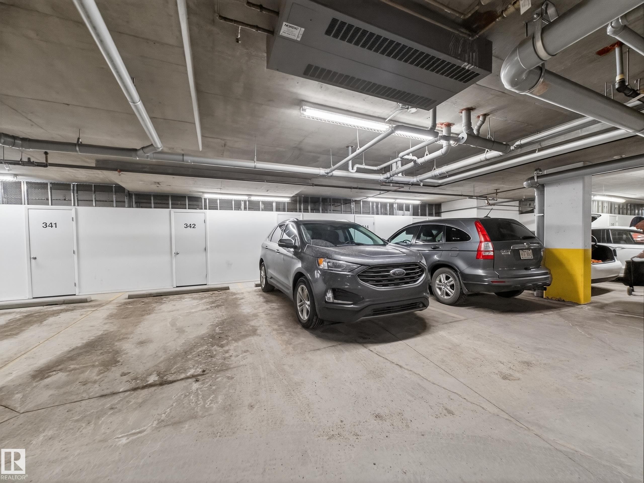 218 2045 Grantham Crest, Edmonton, AB - Indoor Photo Showing Garage