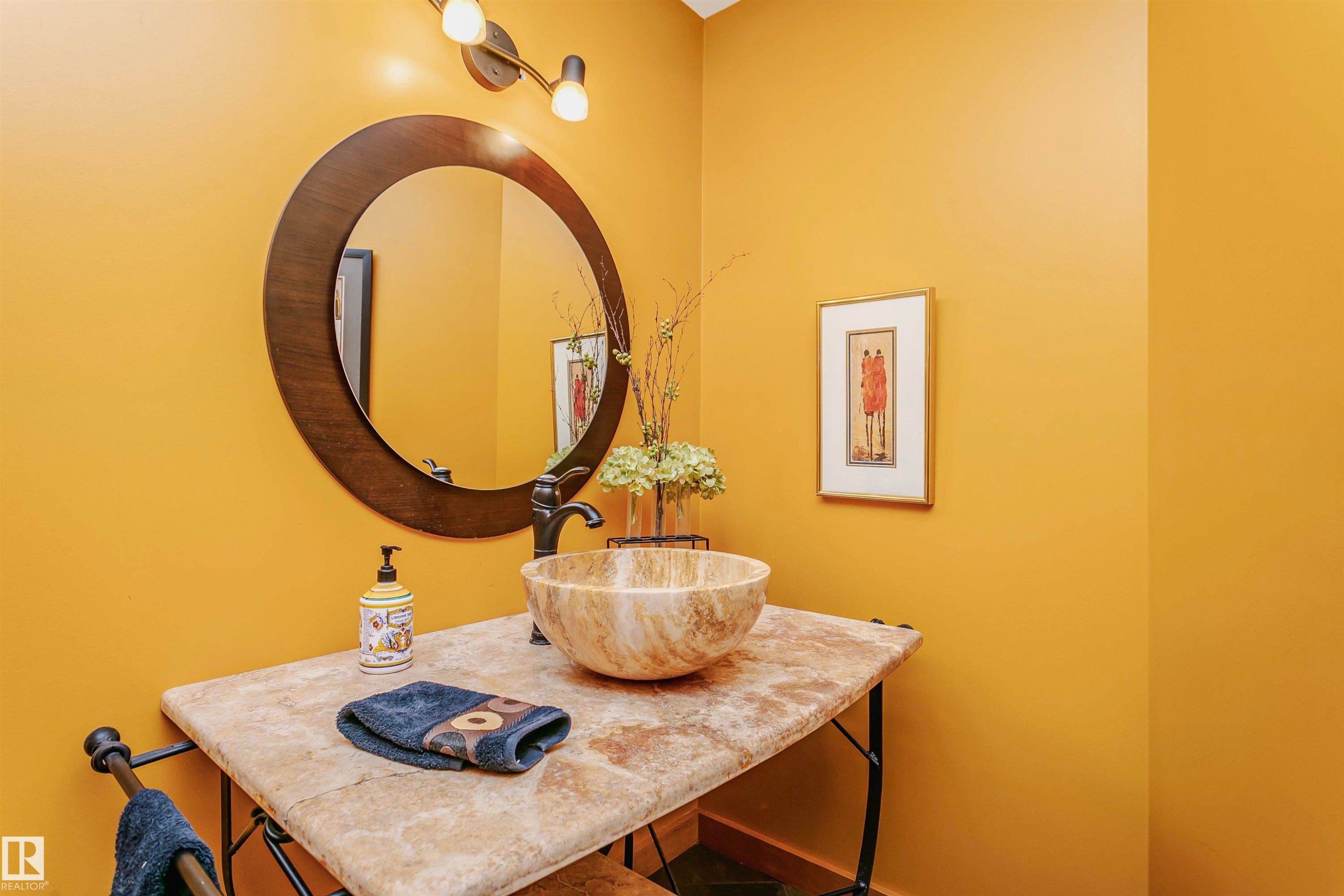 12 Wellington Crescent Nw, Edmonton, AB - Indoor Photo Showing Bathroom