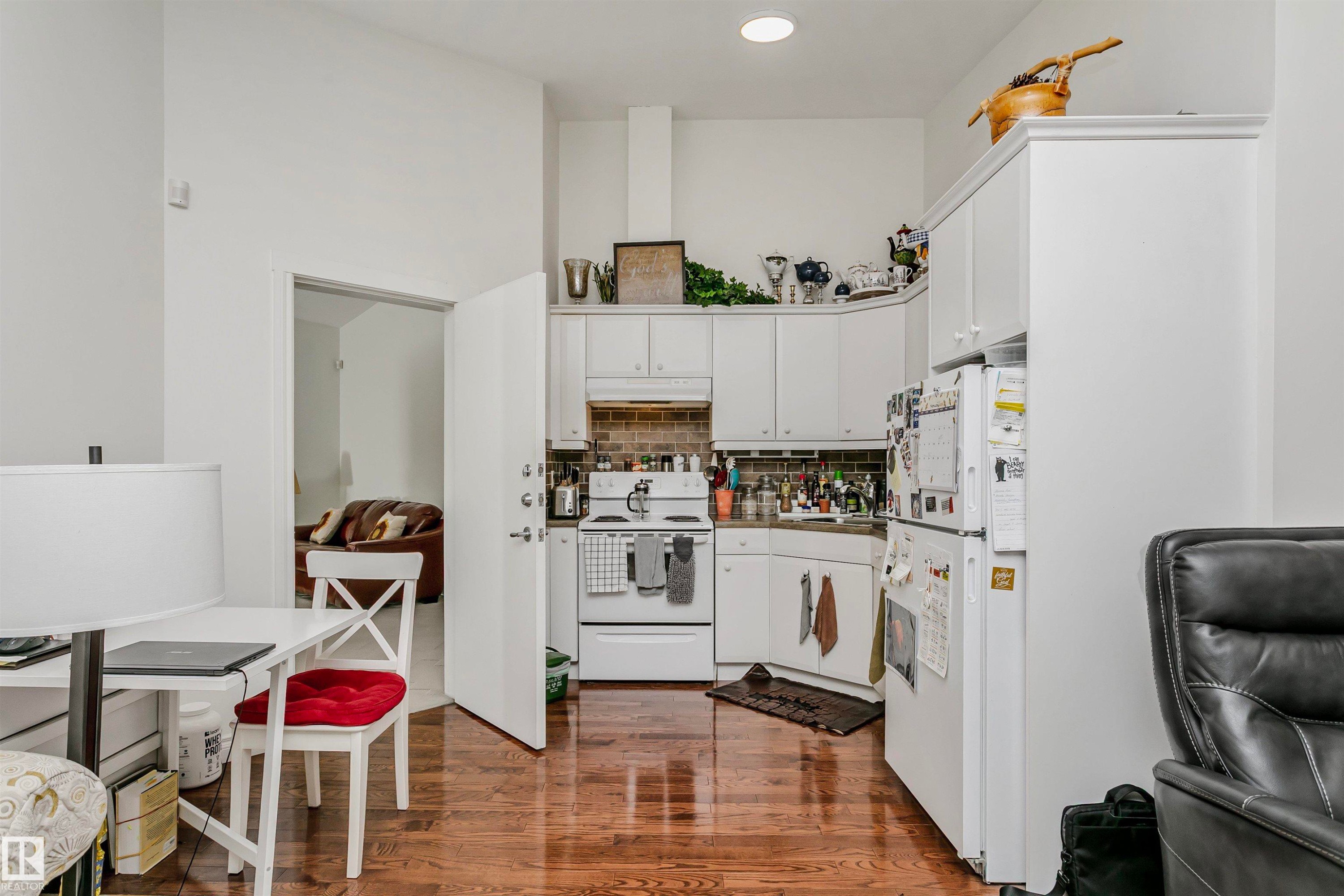 12 Wellington Crescent Nw, Edmonton, AB - Indoor Photo Showing Kitchen