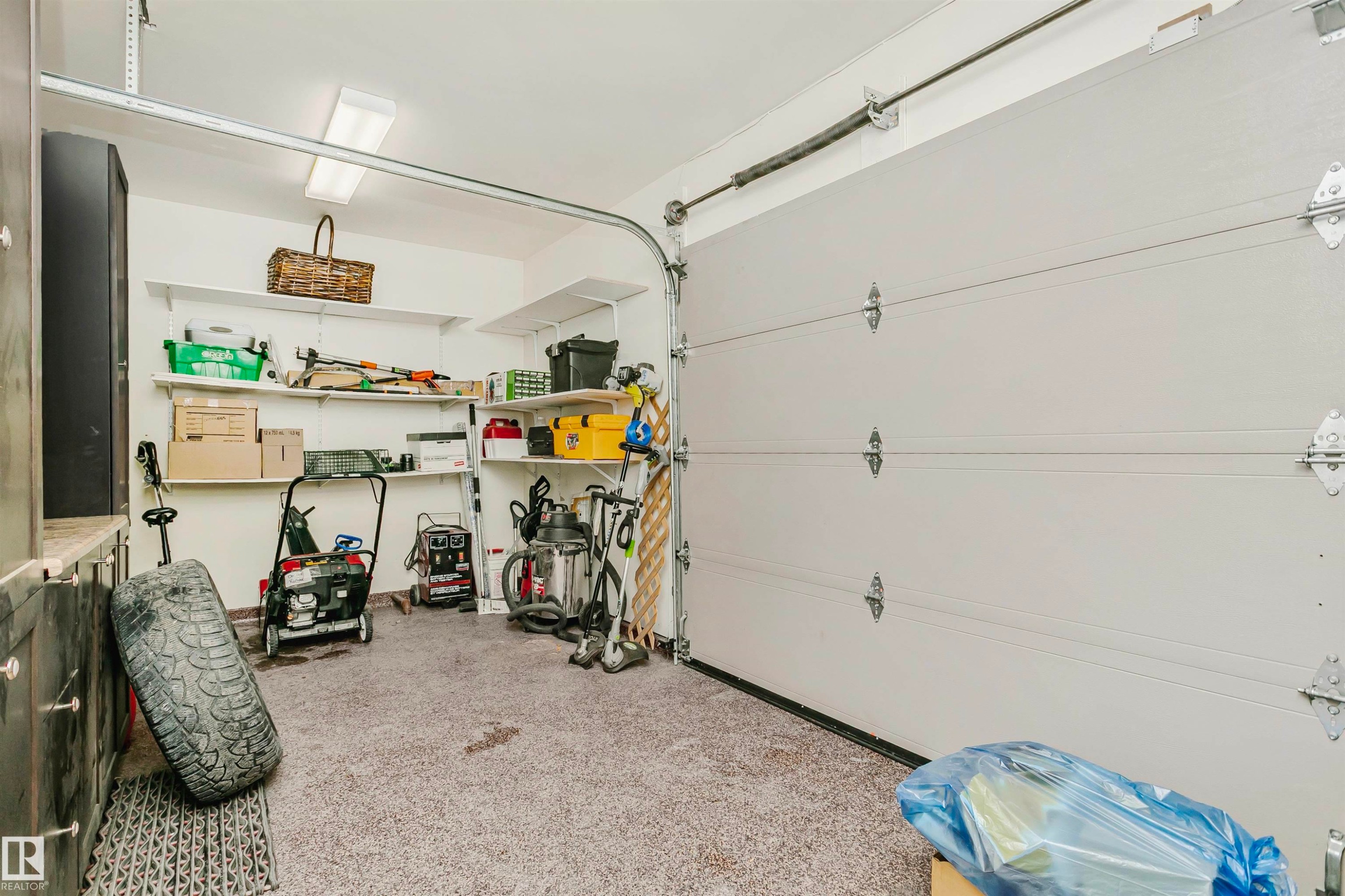 12 Wellington Crescent Nw, Edmonton, AB - Indoor Photo Showing Garage