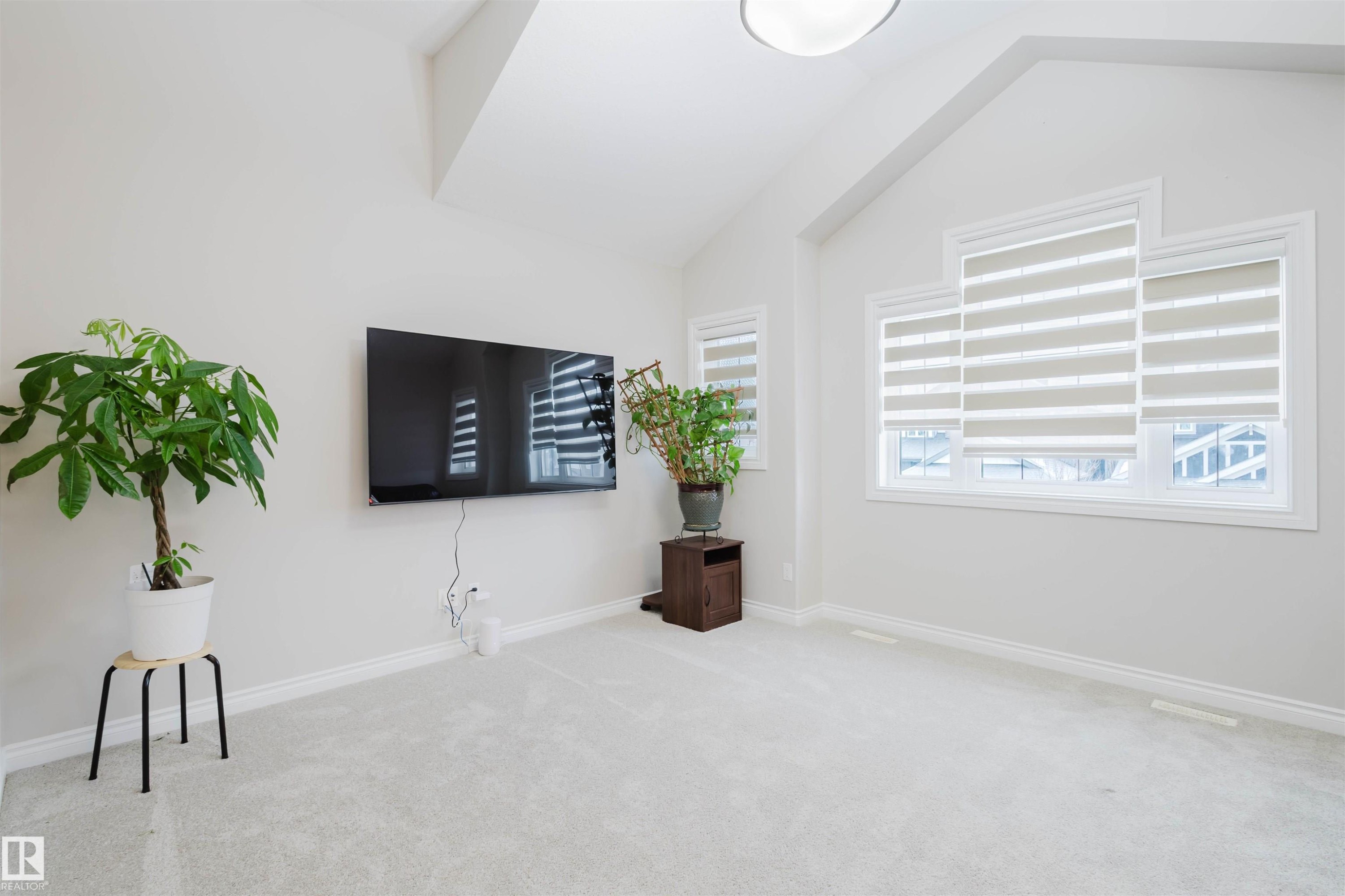 3920 Ginsburg Crescent, Edmonton, AB - Indoor Photo Showing Other Room