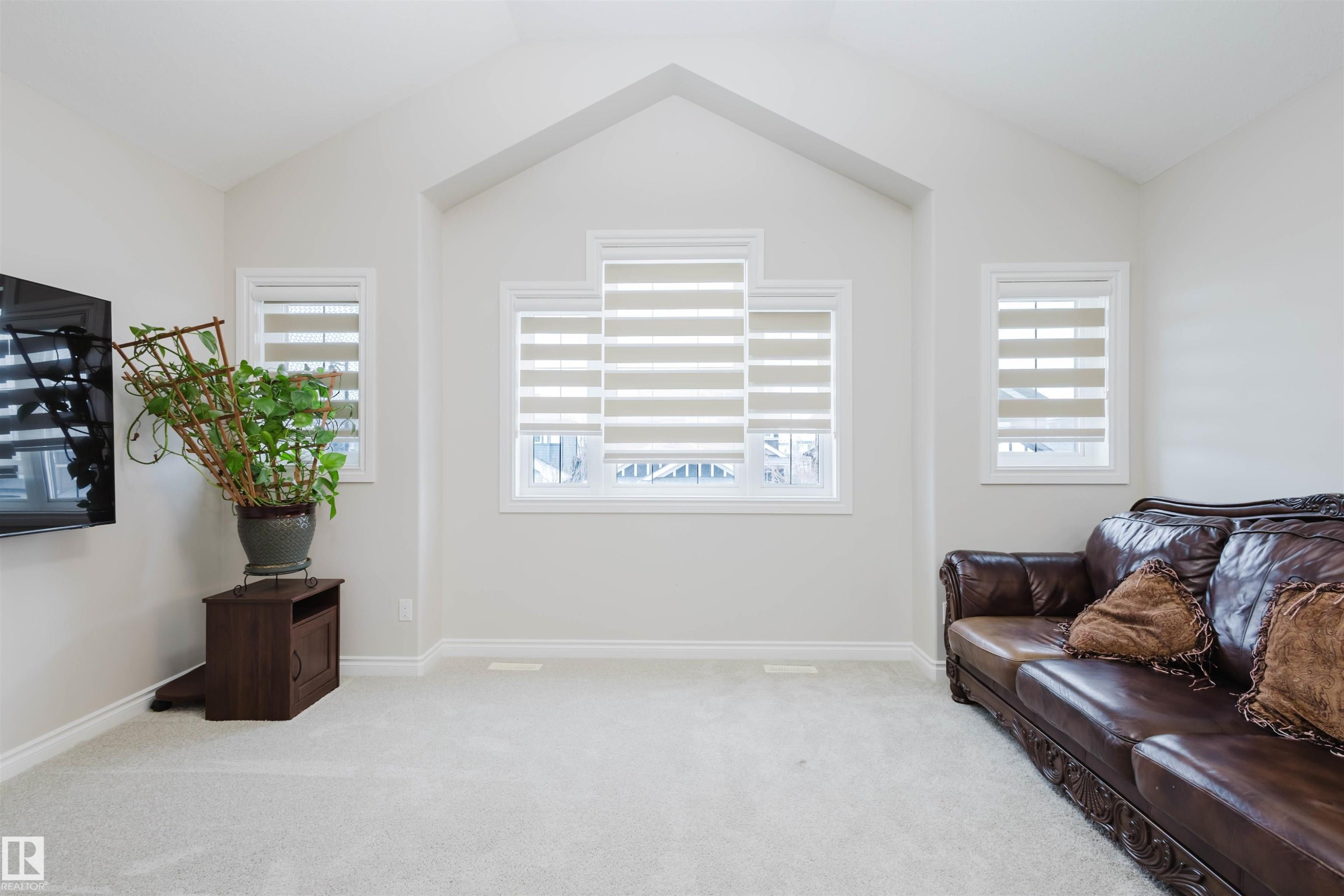 3920 Ginsburg Crescent, Edmonton, AB - Indoor Photo Showing Other Room