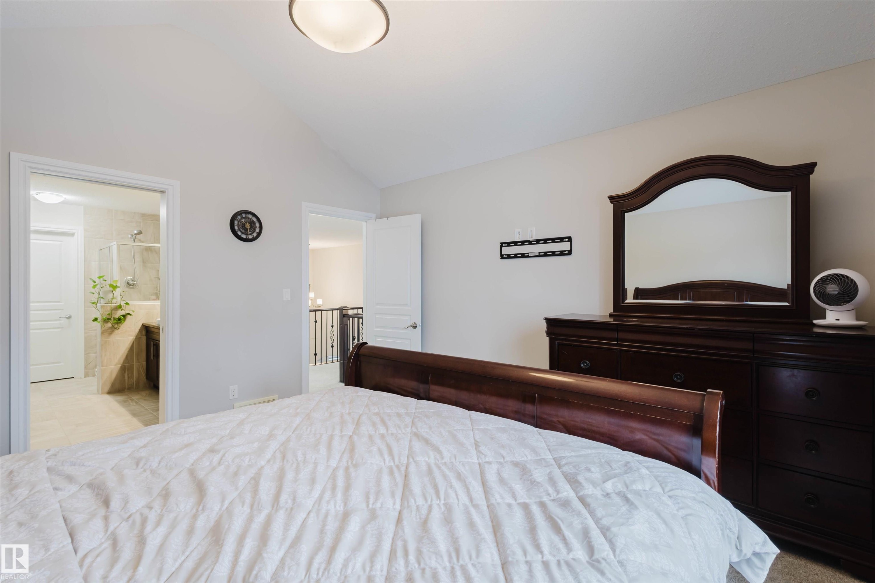 3920 Ginsburg Crescent, Edmonton, AB - Indoor Photo Showing Bedroom