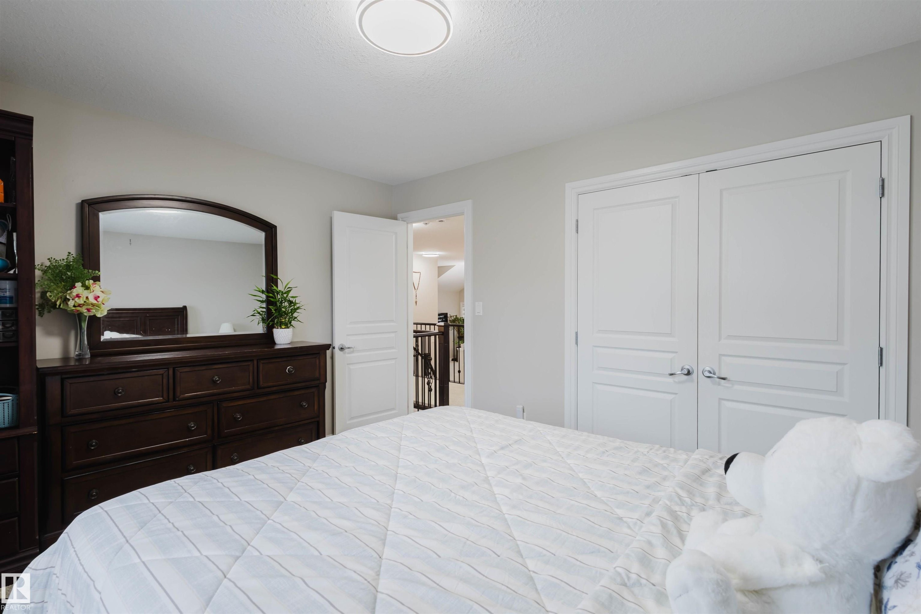 3920 Ginsburg Crescent, Edmonton, AB - Indoor Photo Showing Bedroom