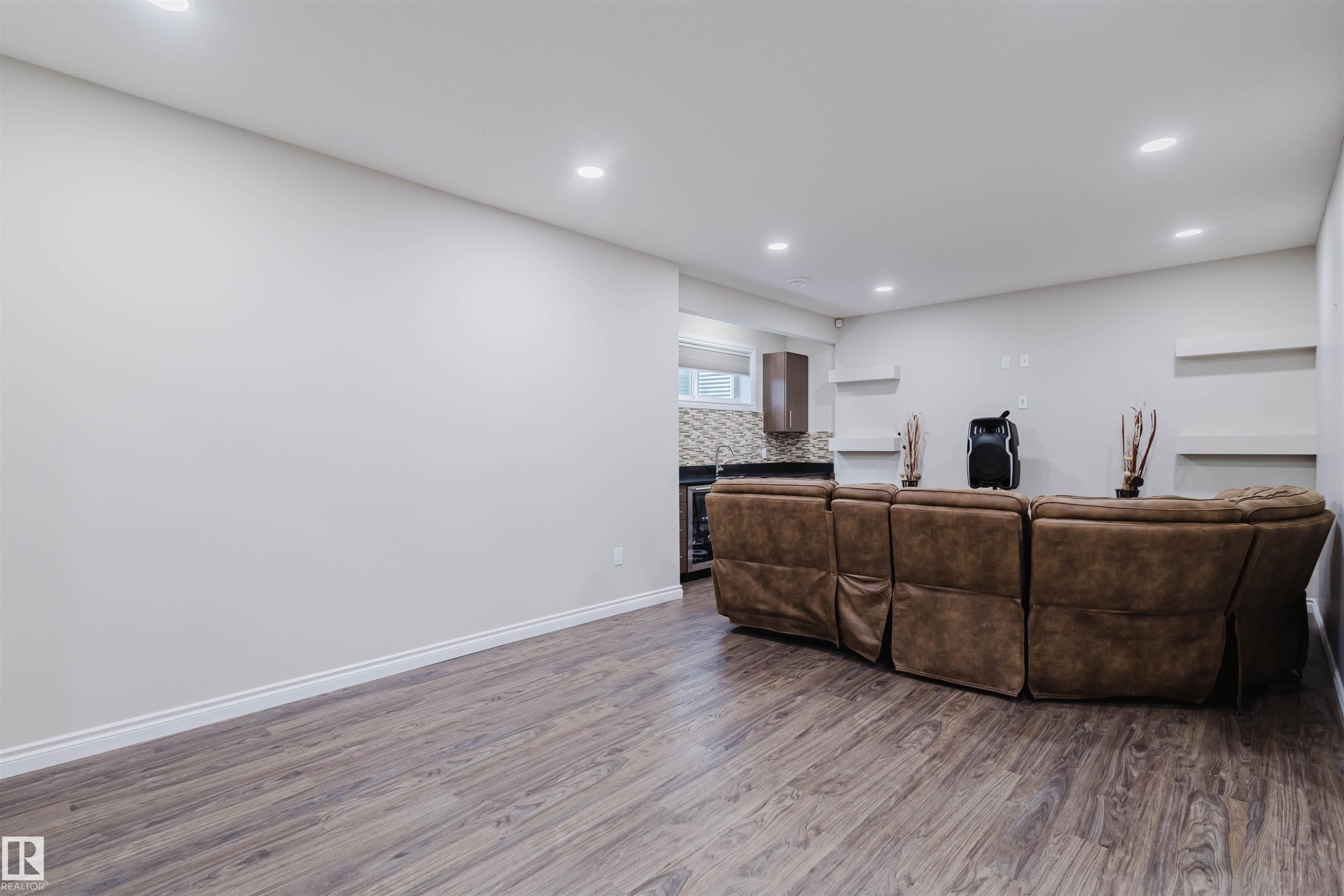 3920 Ginsburg Crescent, Edmonton, AB - Indoor