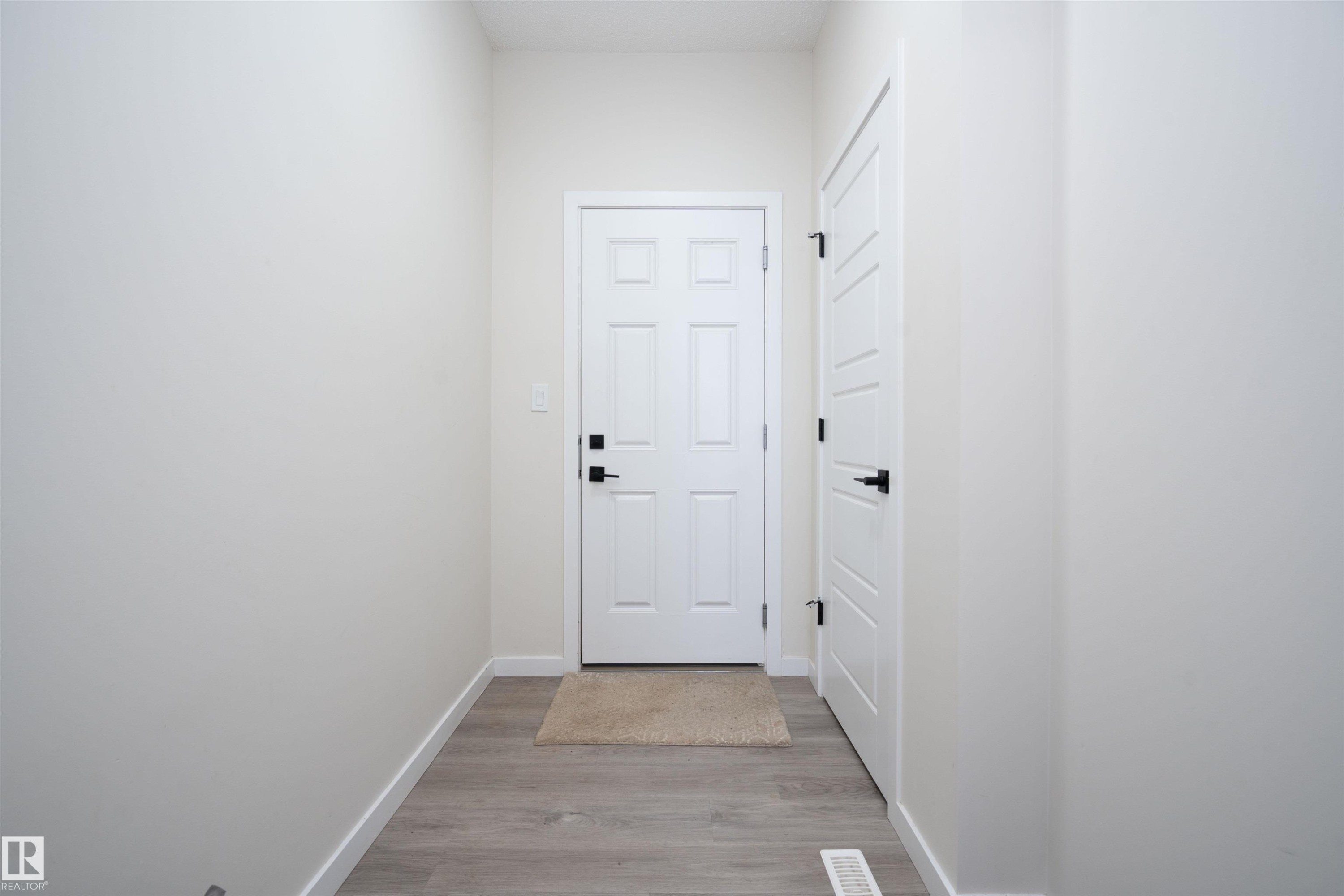 1487 Plum Circle Circle, Edmonton, AB - Indoor Photo Showing Other Room