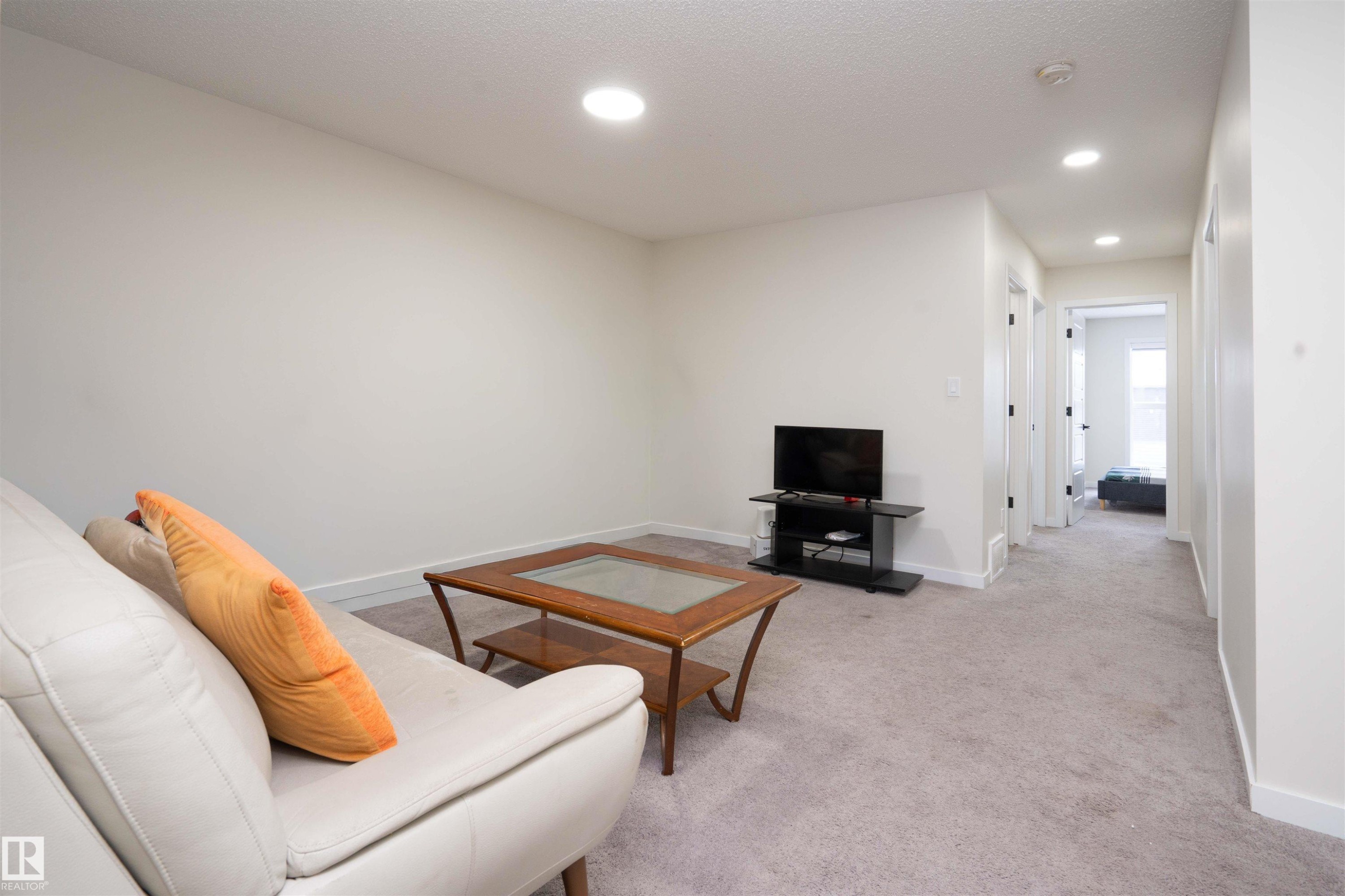 1487 Plum Circle Circle, Edmonton, AB - Indoor Photo Showing Other Room