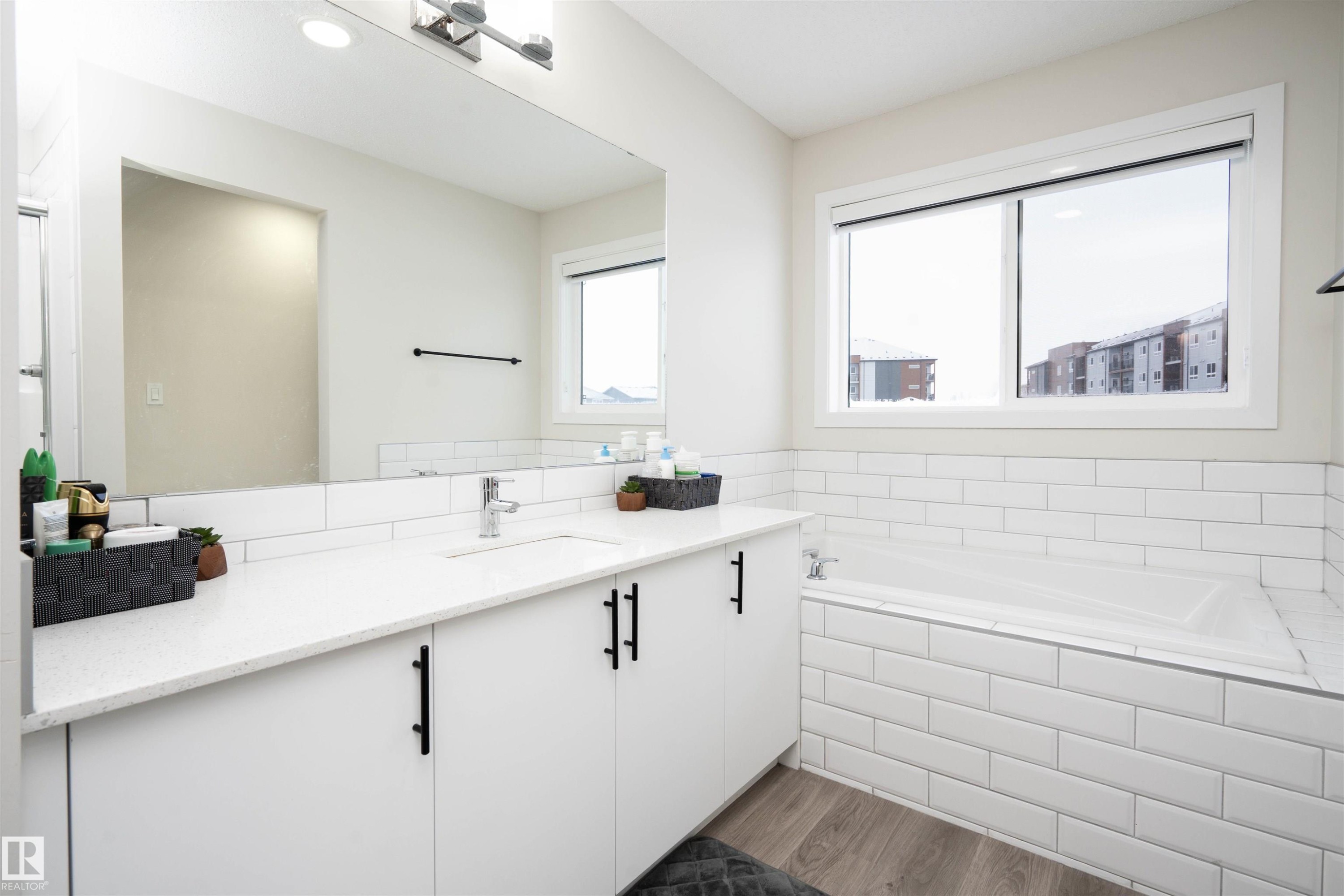 1487 Plum Circle Circle, Edmonton, AB - Indoor Photo Showing Bathroom
