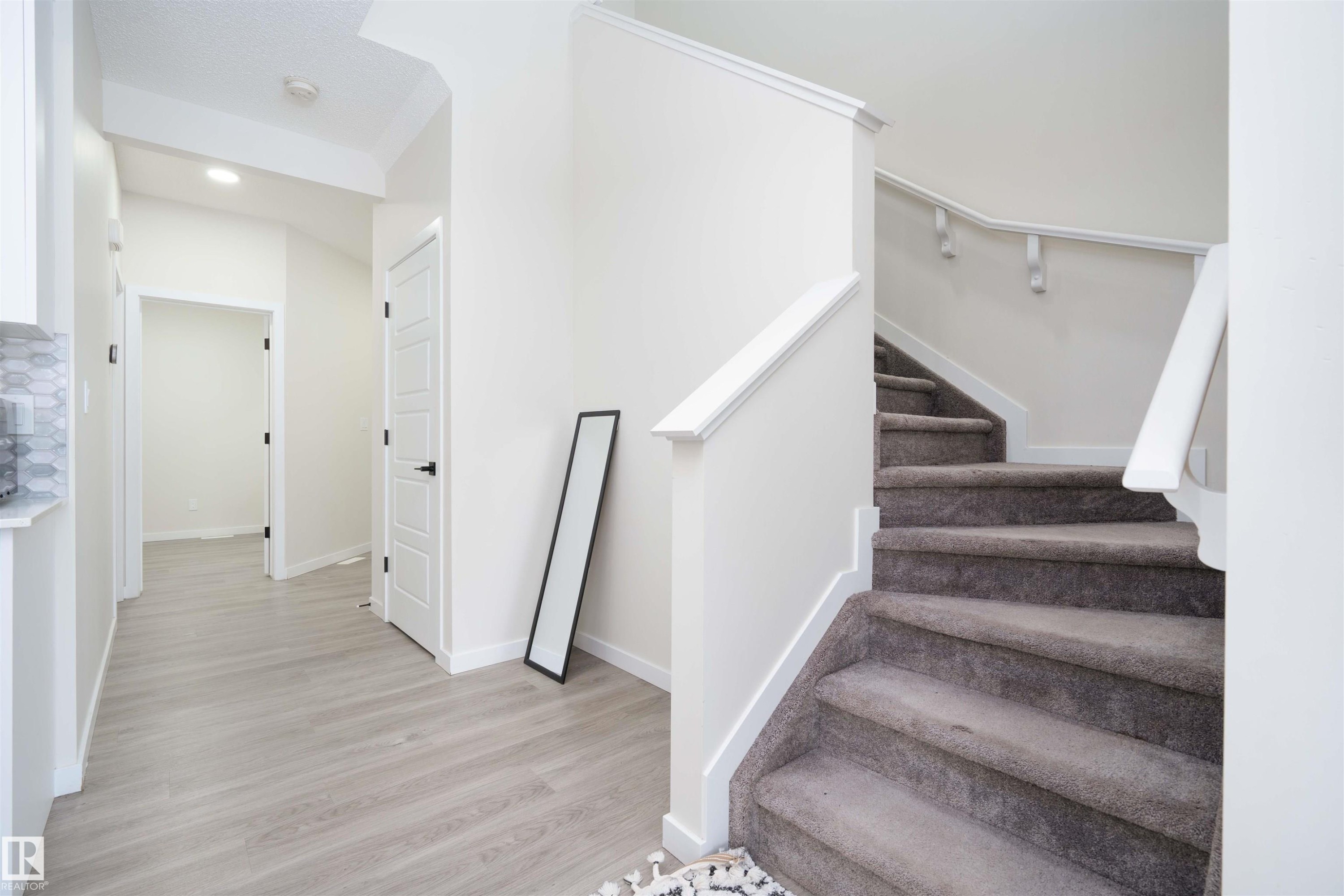 1487 Plum Circle Circle, Edmonton, AB - Indoor Photo Showing Other Room