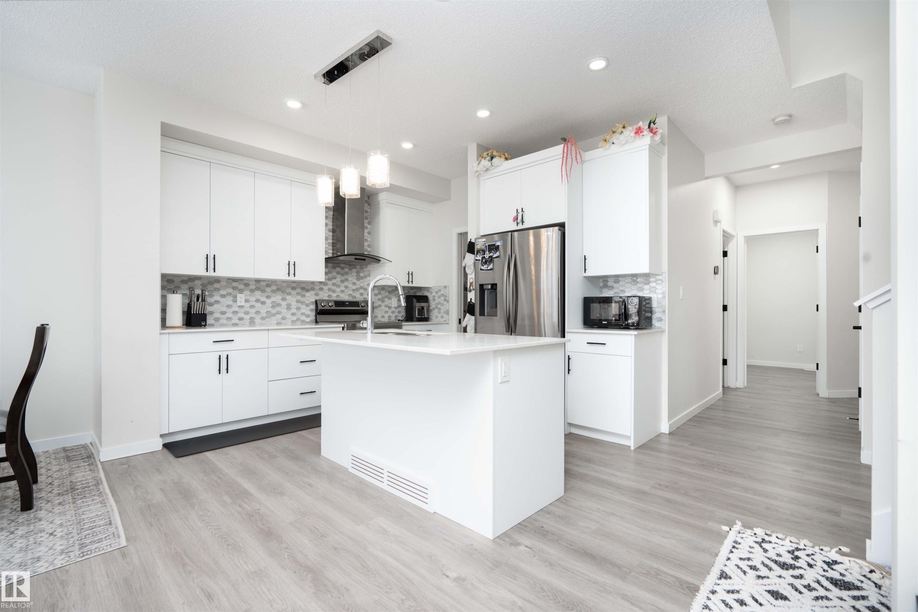 1487 Plum Circle Circle, Edmonton, AB - Indoor Photo Showing Kitchen With Upgraded Kitchen