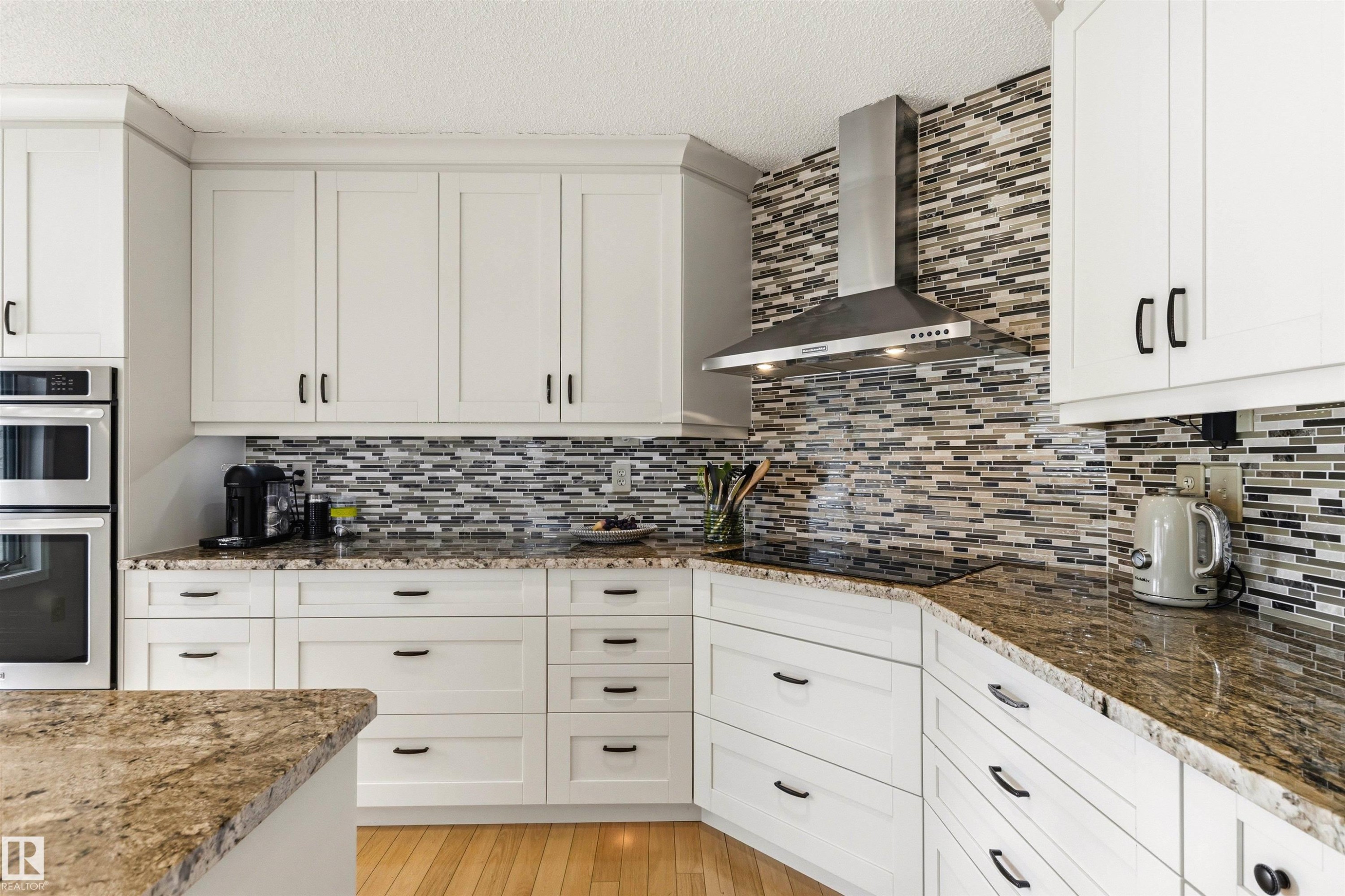 108 Ironwood Place, Edmonton, AB - Indoor Photo Showing Kitchen With Upgraded Kitchen