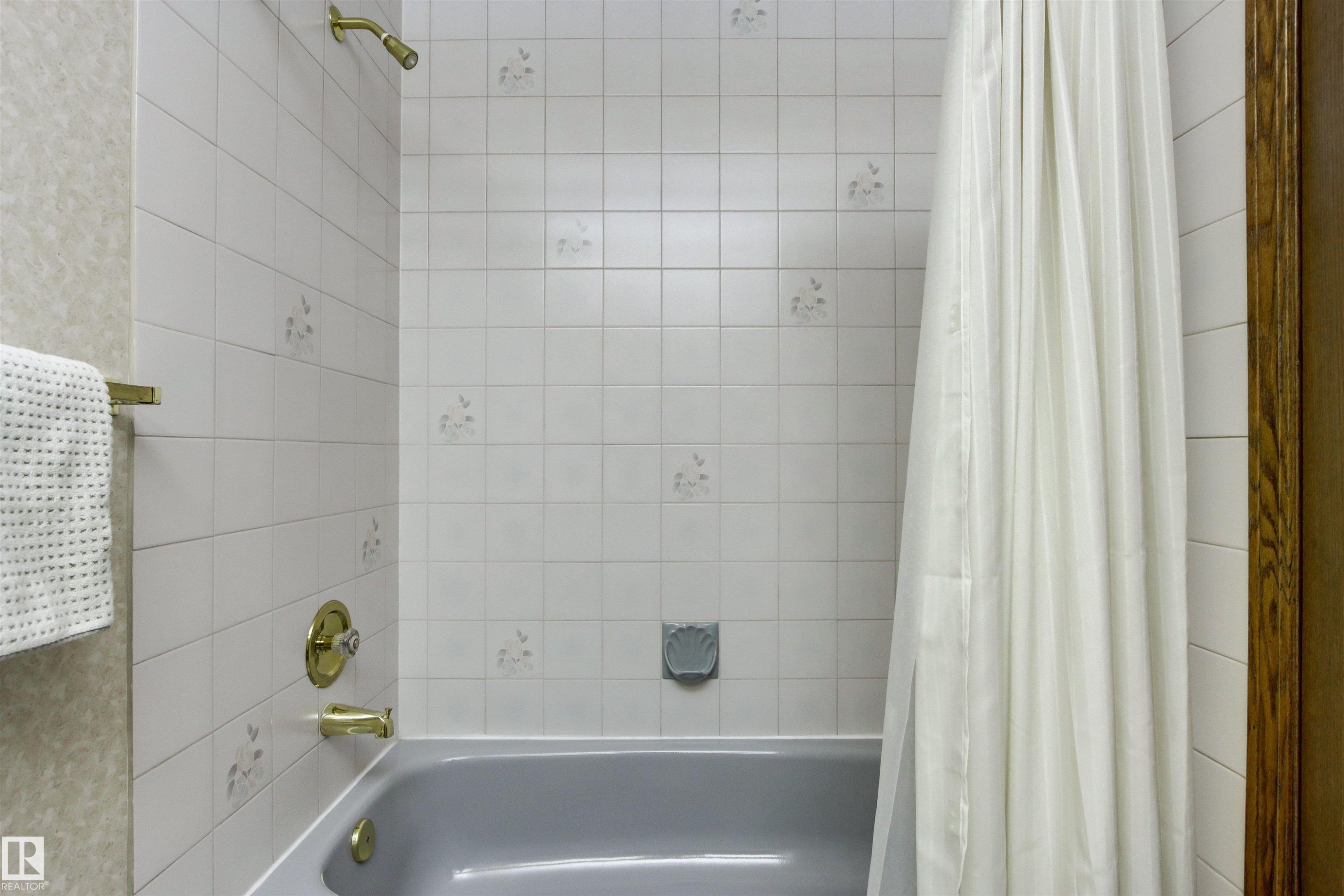 108 Ironwood Place, Edmonton, AB - Indoor Photo Showing Bathroom