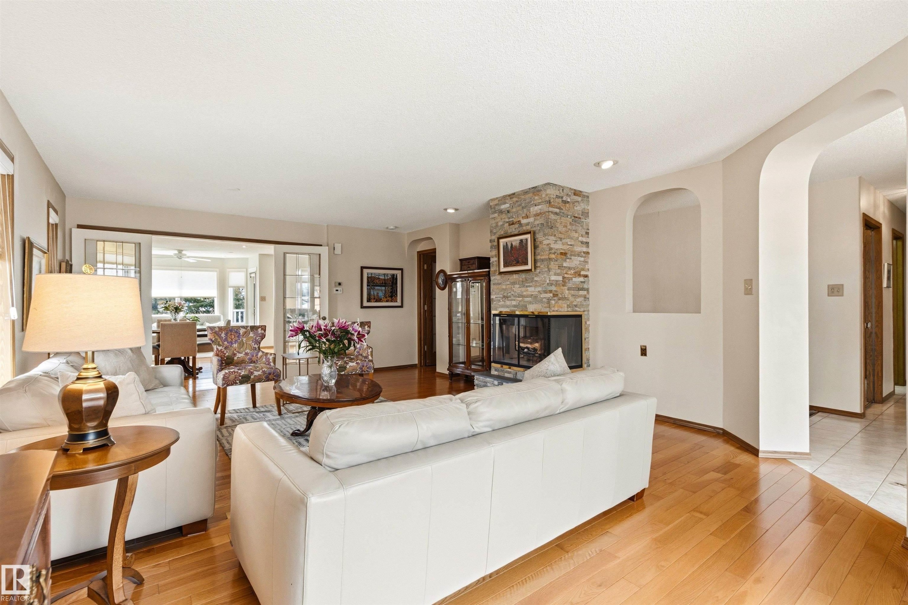 108 Ironwood Place, Edmonton, AB - Indoor Photo Showing Living Room