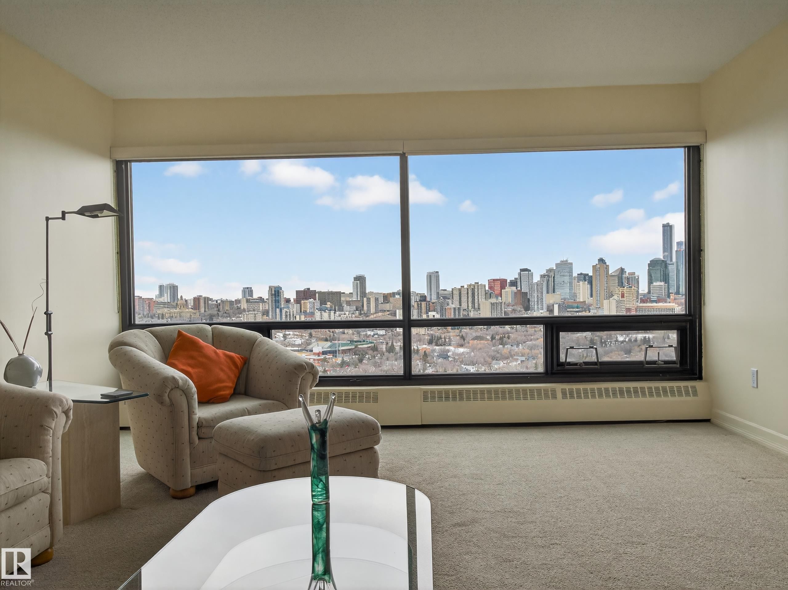 1002 9929 Saskatchewan Drive, Edmonton, AB - Indoor Photo Showing Living Room