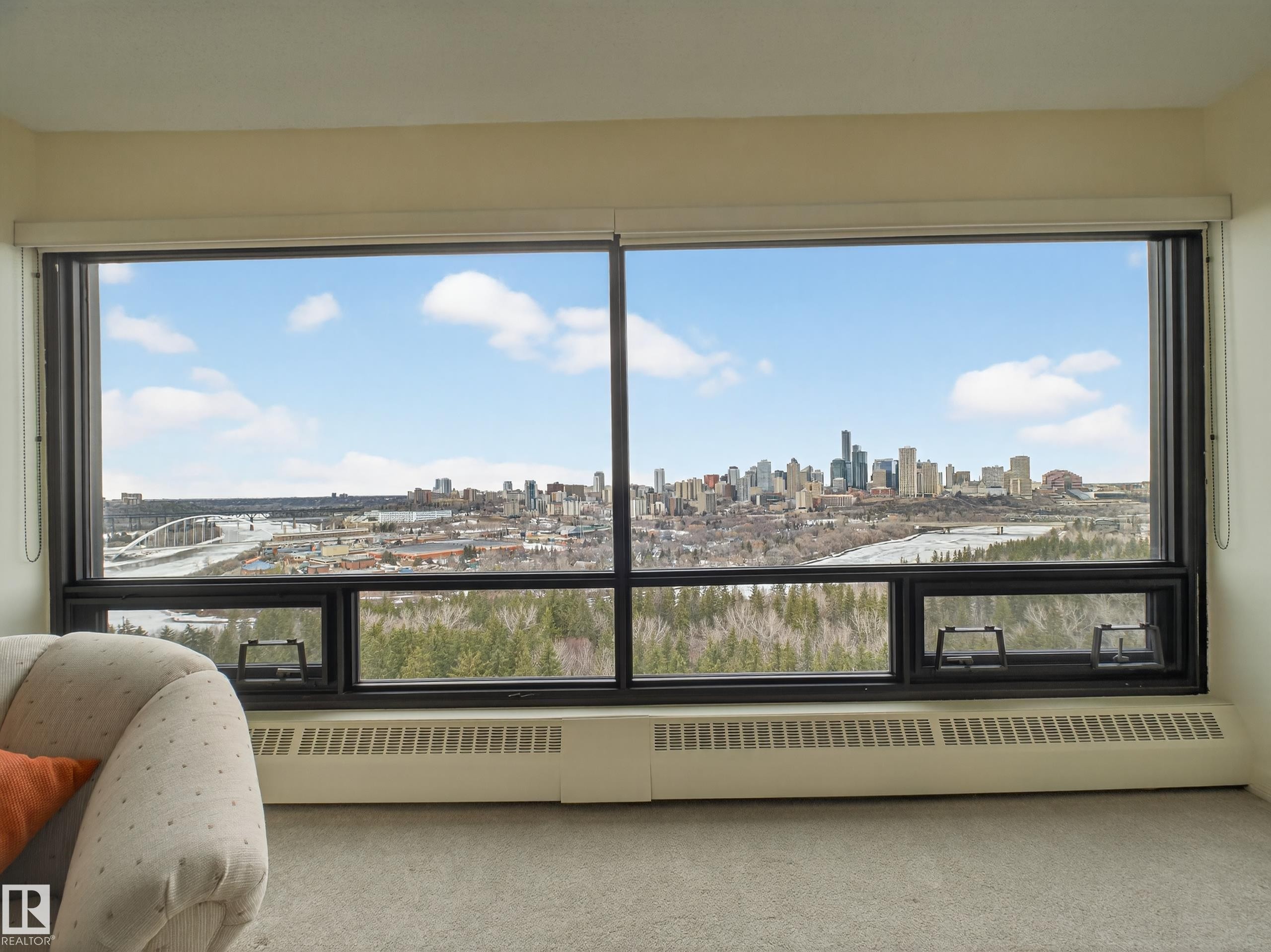 1002 9929 Saskatchewan Drive, Edmonton, AB - Indoor