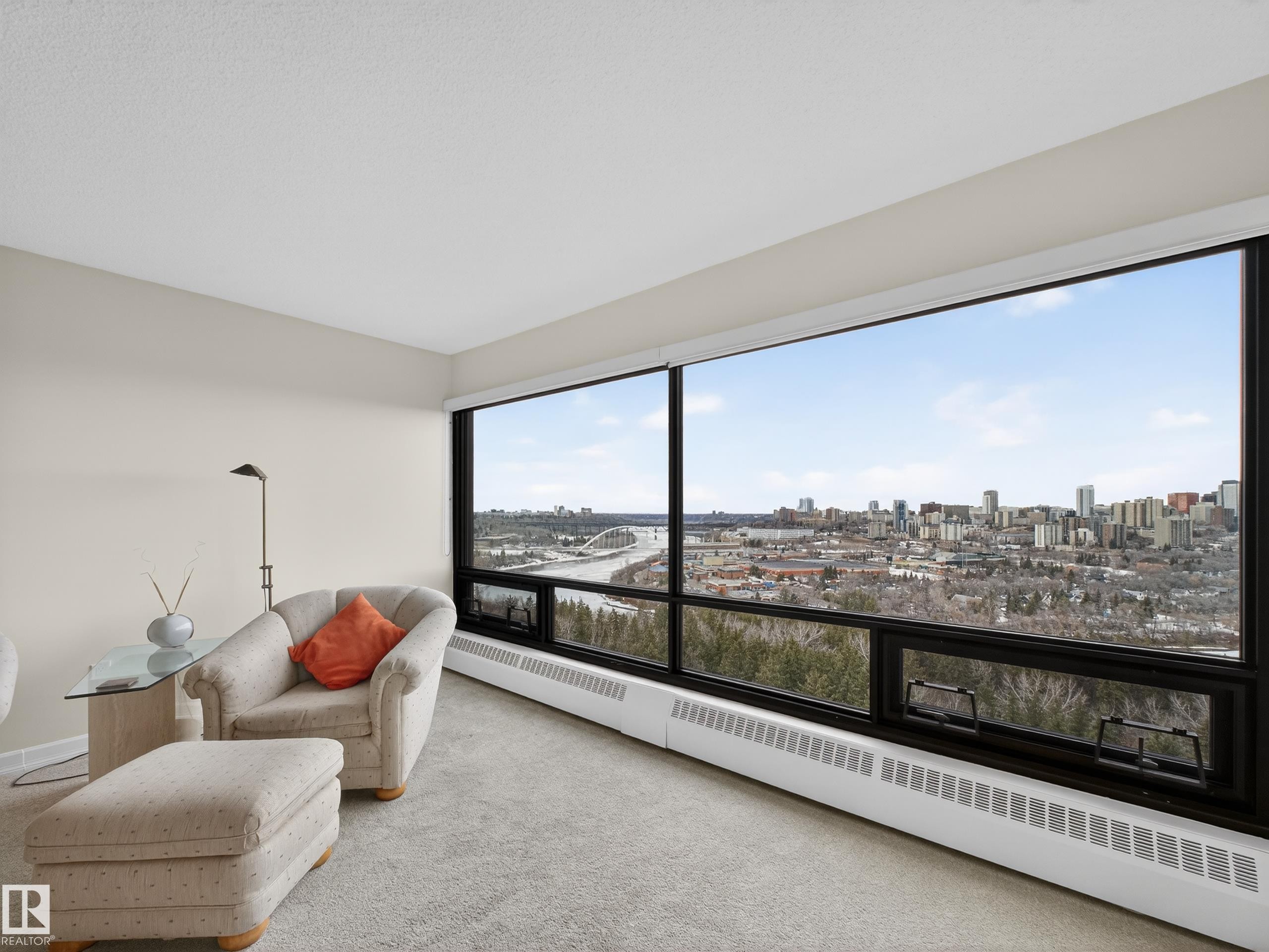 1002 9929 Saskatchewan Drive, Edmonton, AB - Indoor Photo Showing Living Room
