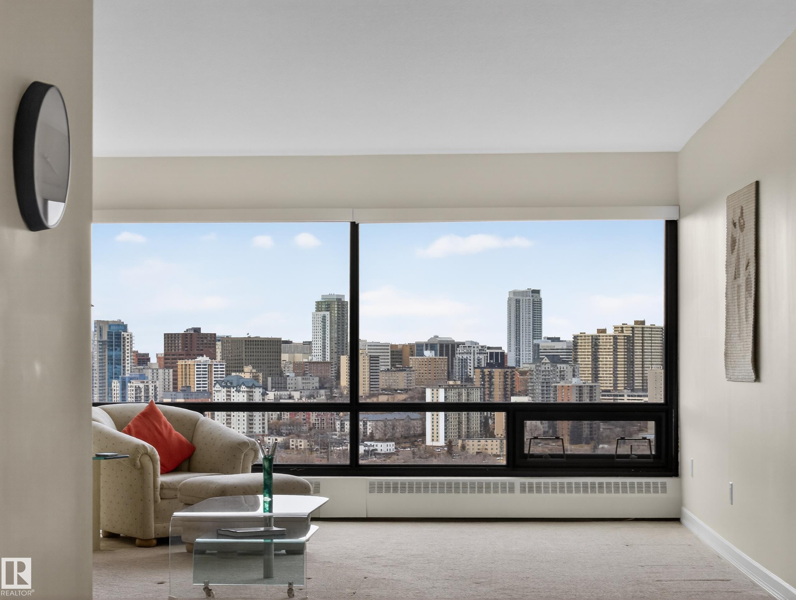 1002 9929 Saskatchewan Drive, Edmonton, AB - Indoor