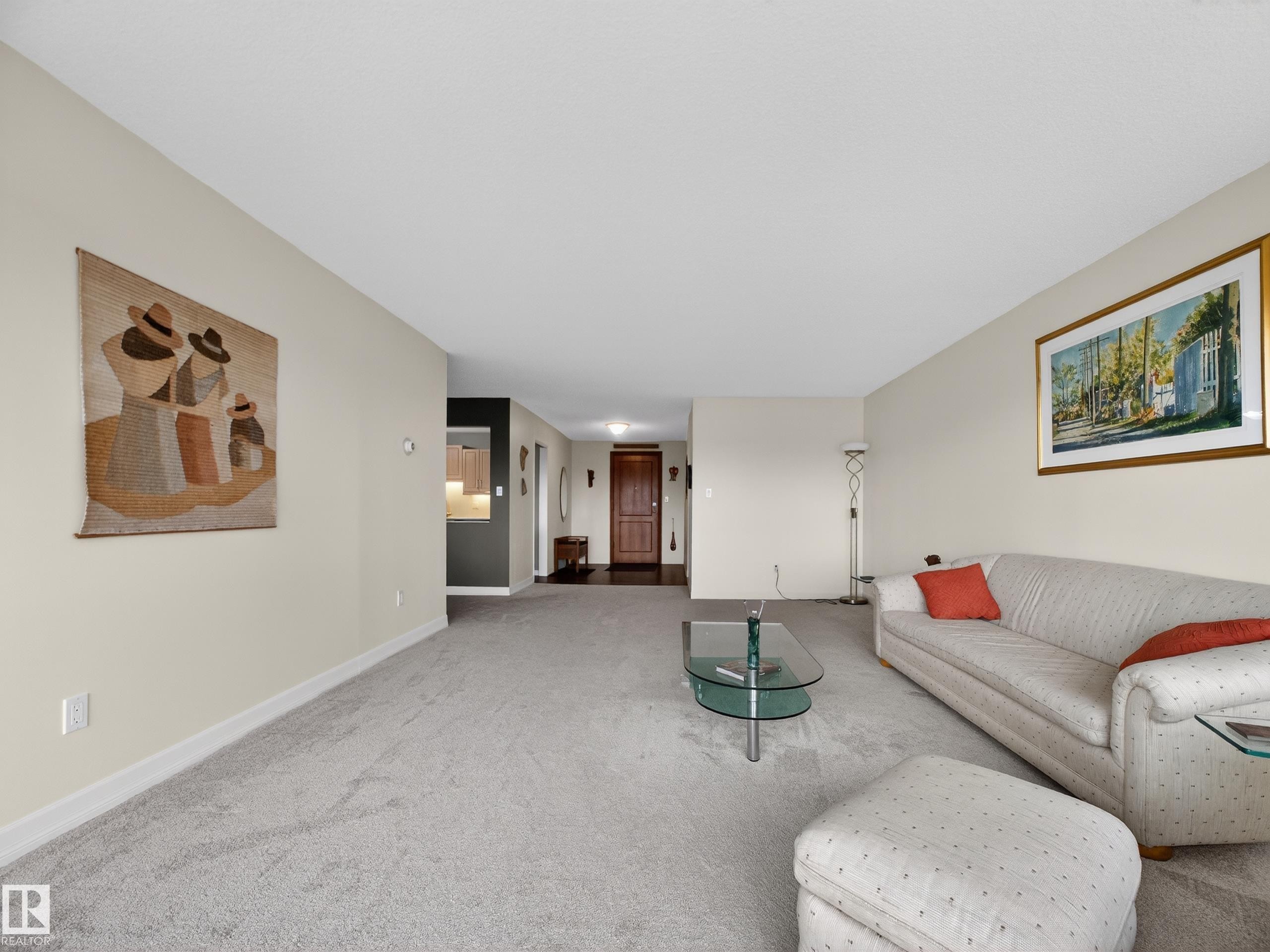 1002 9929 Saskatchewan Drive, Edmonton, AB - Indoor Photo Showing Living Room