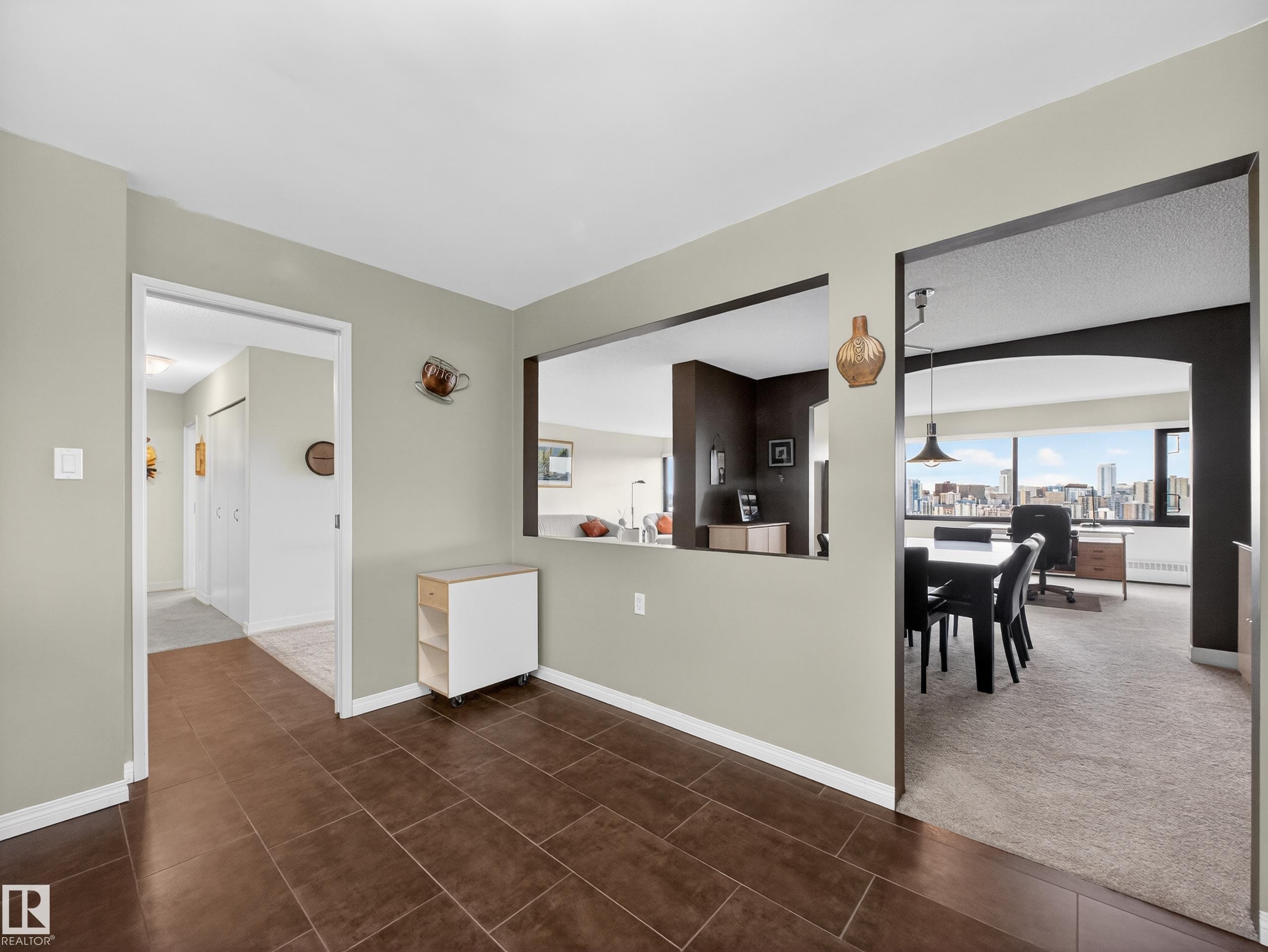 1002 9929 Saskatchewan Drive, Edmonton, AB - Indoor