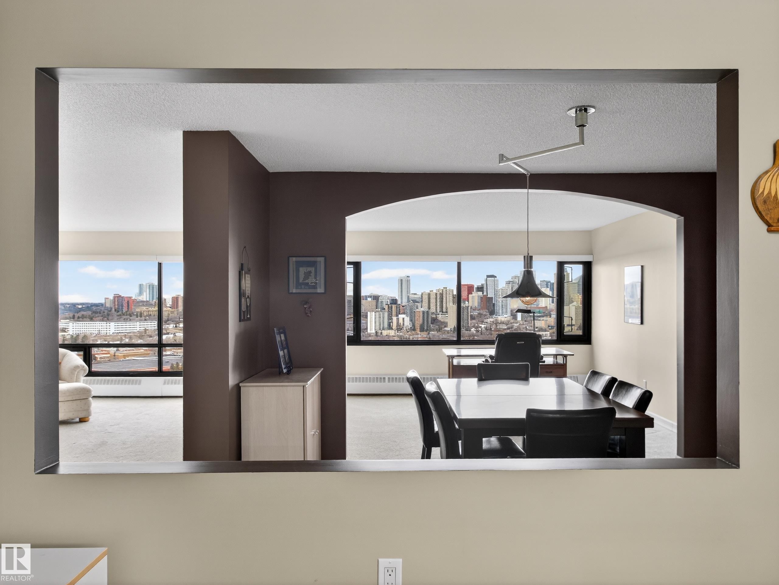 1002 9929 Saskatchewan Drive, Edmonton, AB - Indoor