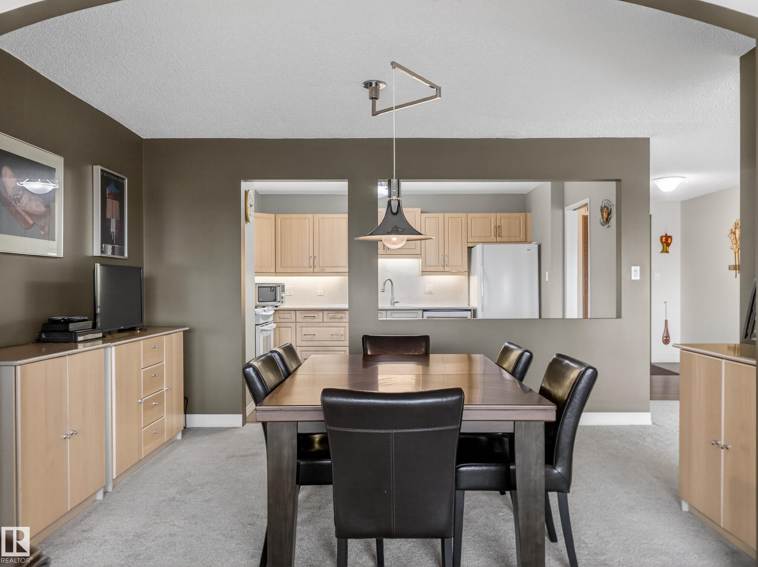 1002 9929 Saskatchewan Drive, Edmonton, AB - Indoor