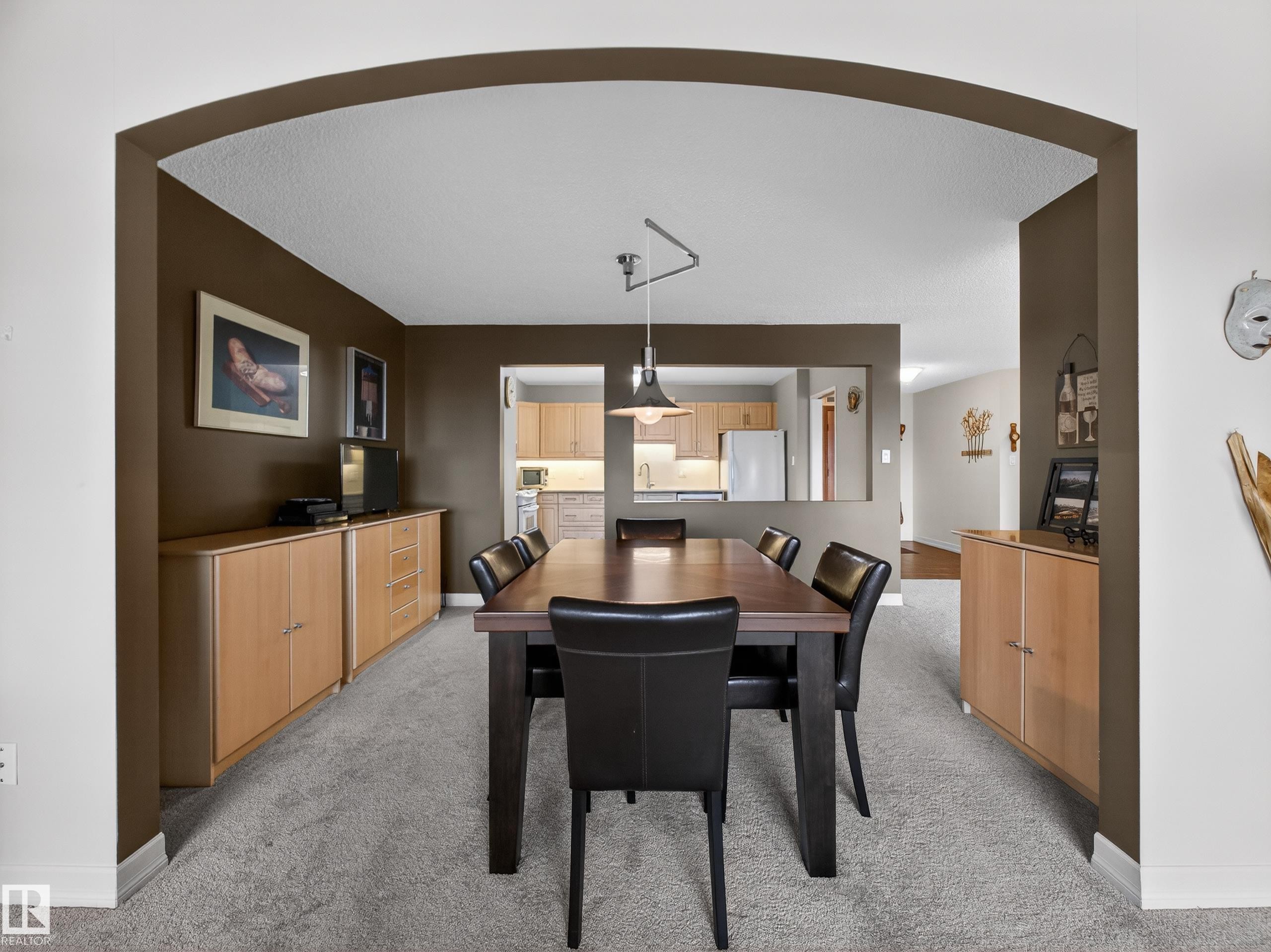 1002 9929 Saskatchewan Drive, Edmonton, AB - Indoor Photo Showing Dining Room