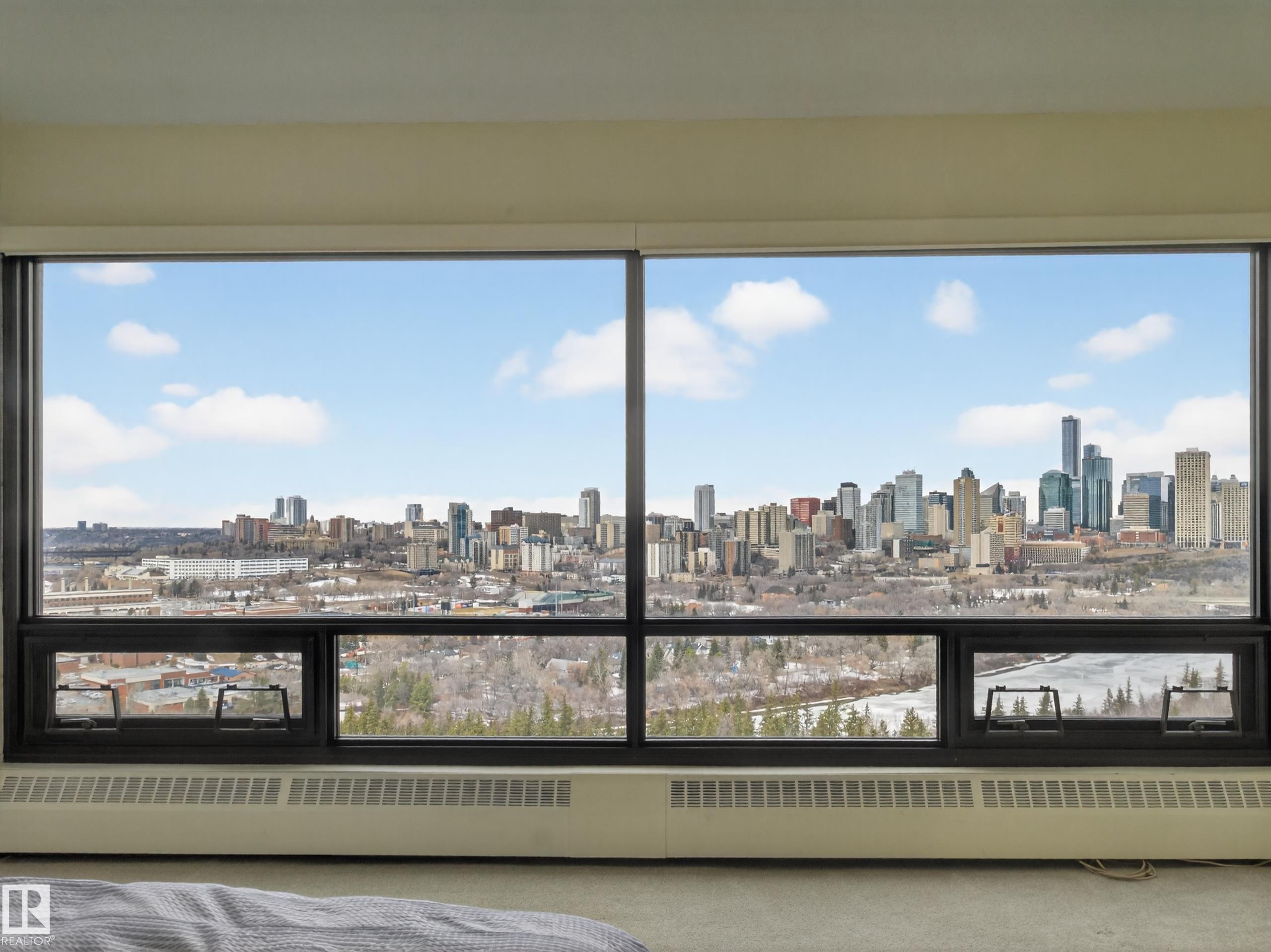 1002 9929 Saskatchewan Drive, Edmonton, AB - Indoor