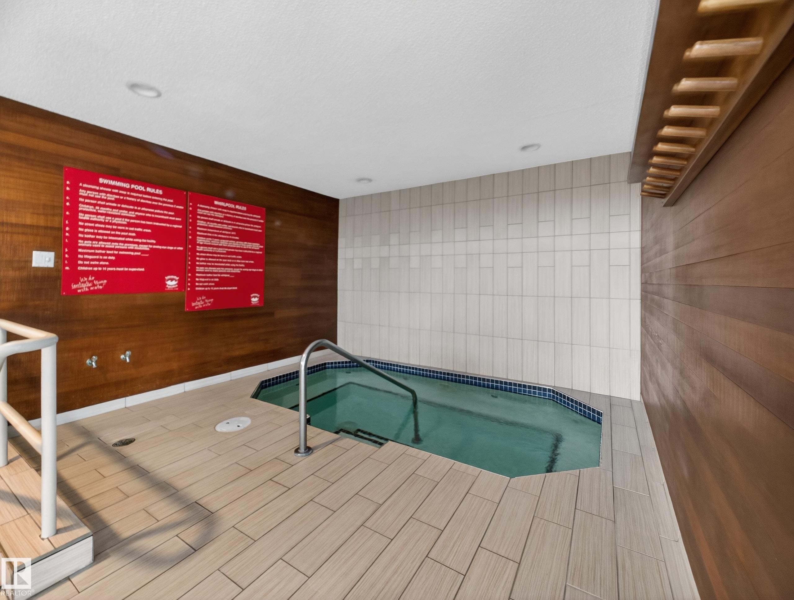 1002 9929 Saskatchewan Drive, Edmonton, AB - Indoor Photo Showing Other Room