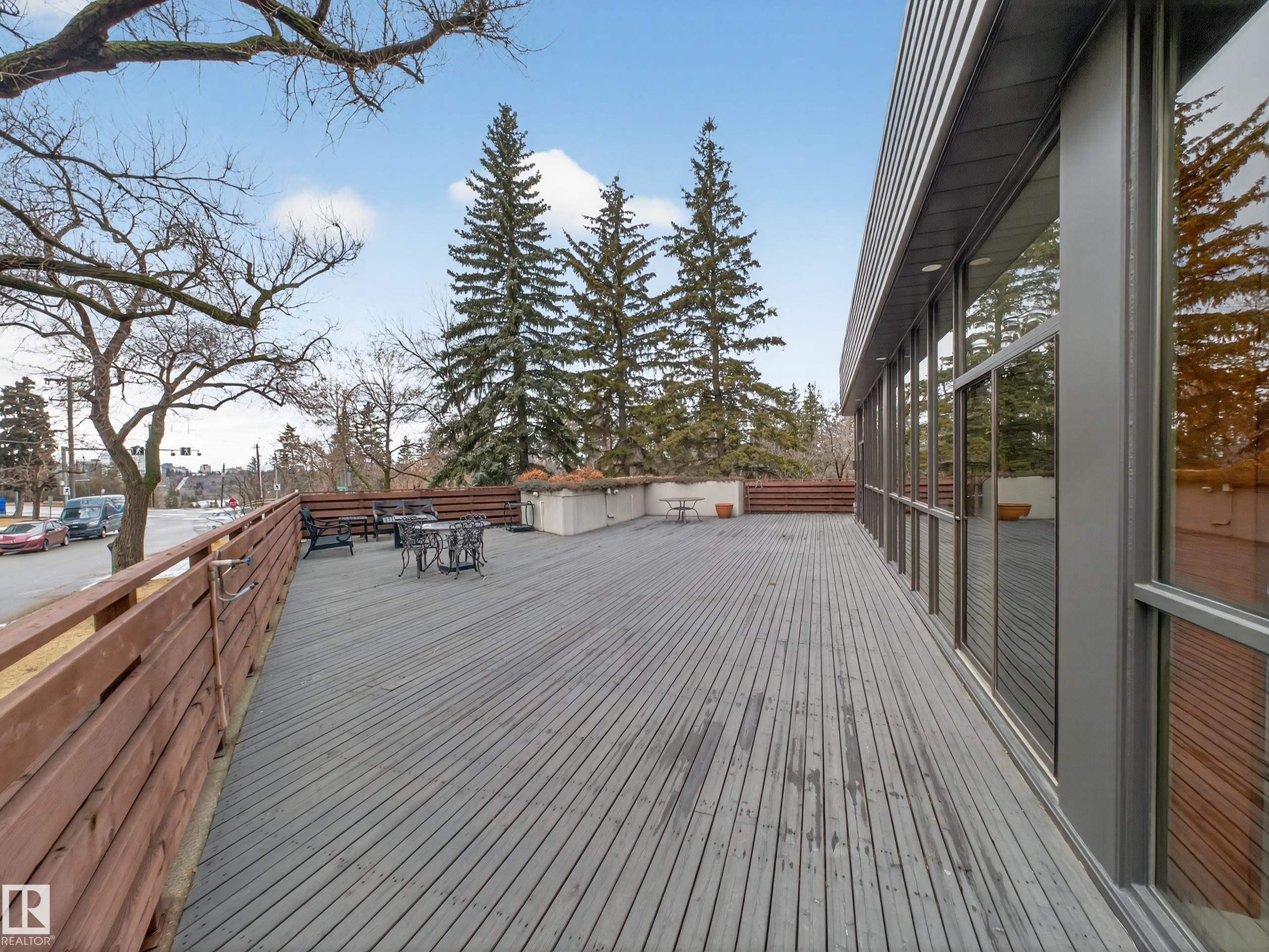 1002 9929 Saskatchewan Drive, Edmonton, AB - Outdoor