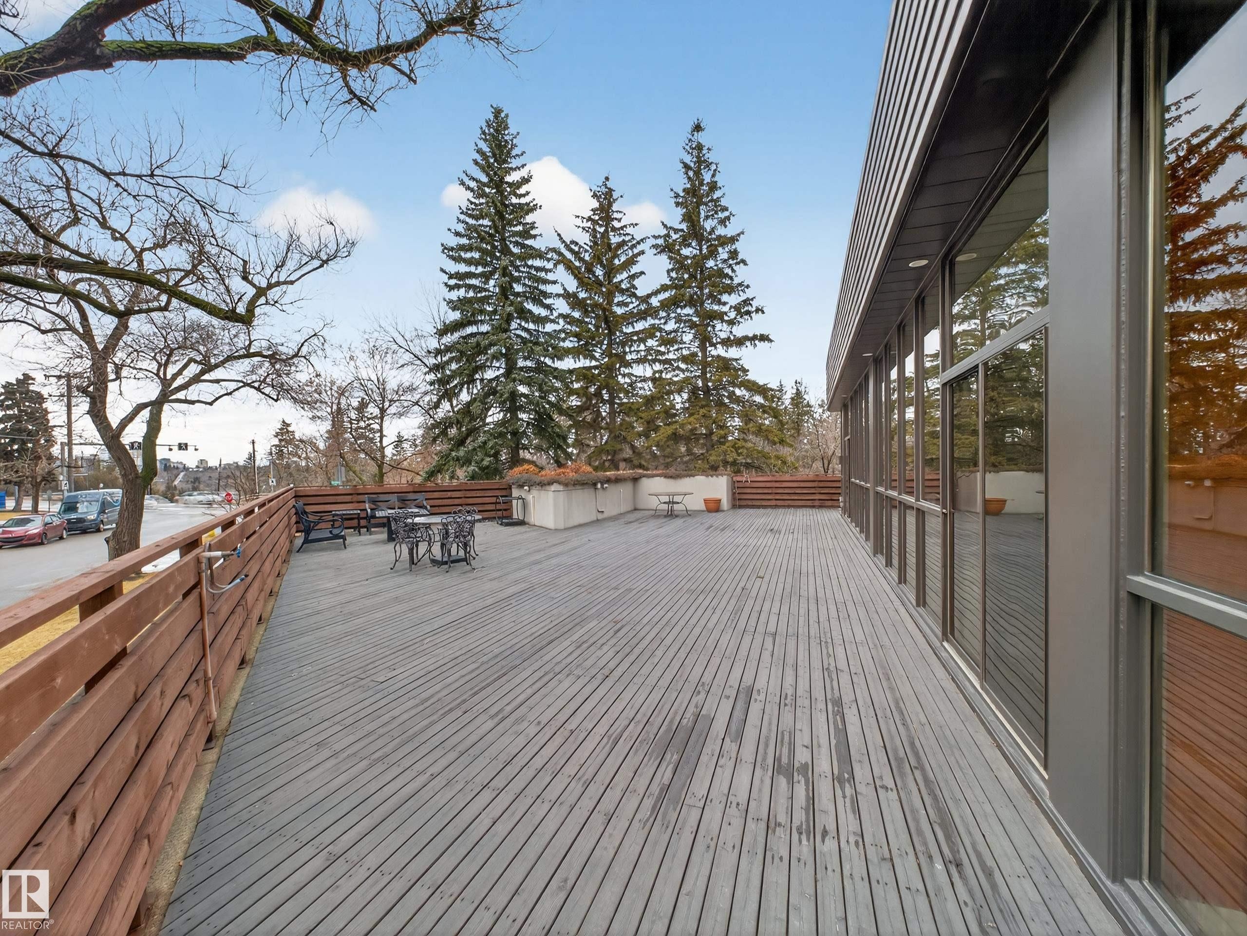 1002 9929 Saskatchewan Drive, Edmonton, AB - Outdoor