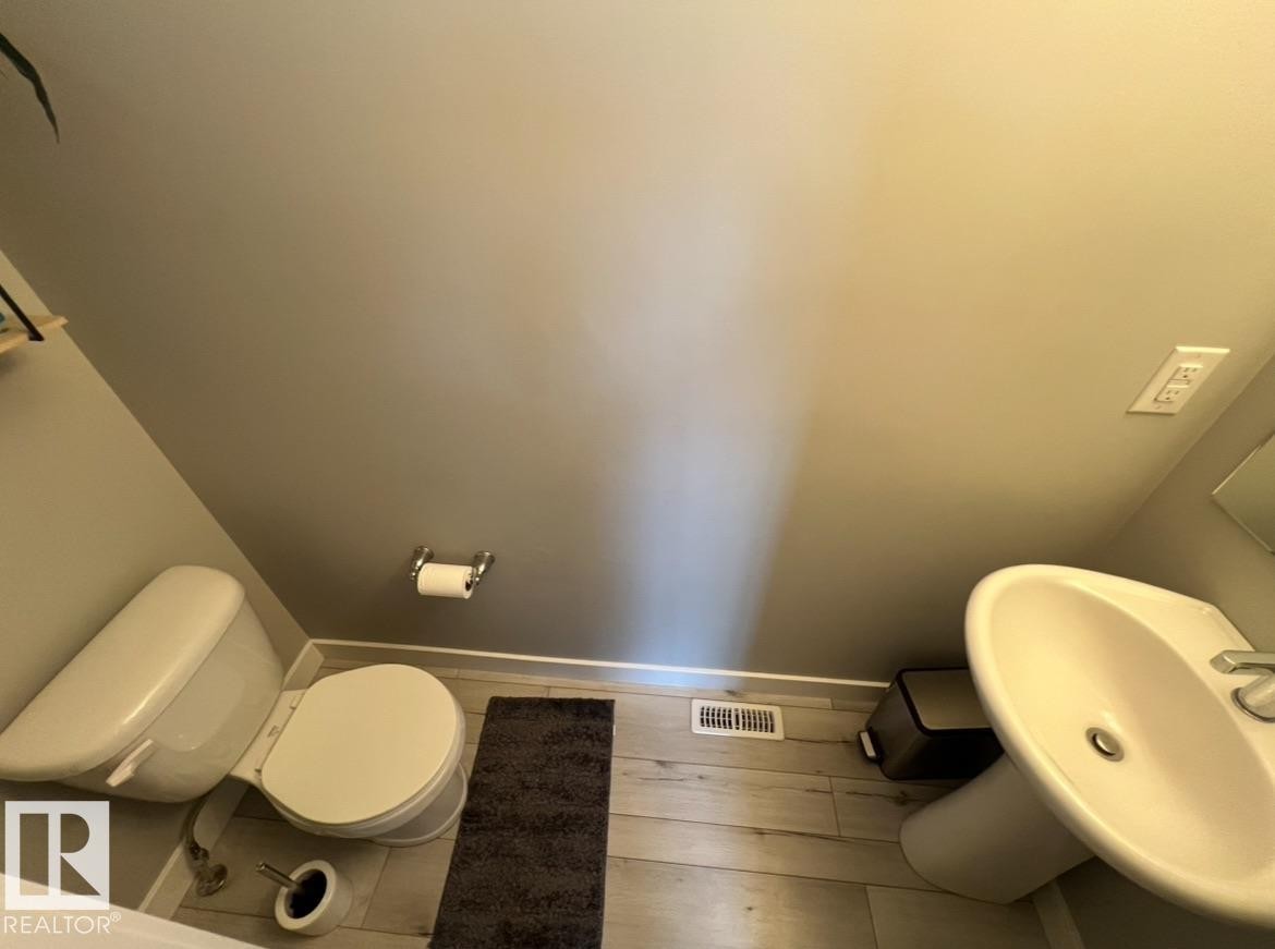 1539 200 Street, Edmonton, AB - Indoor Photo Showing Bathroom