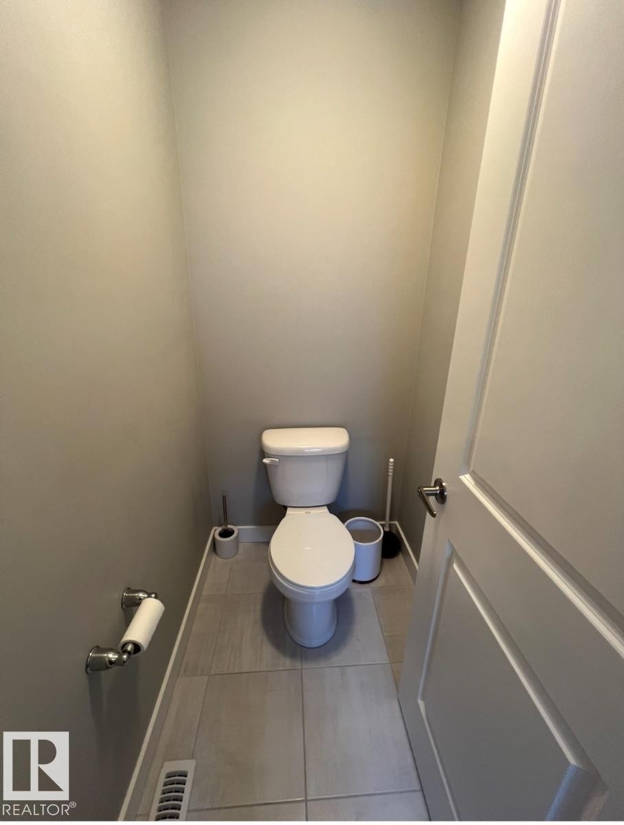 1539 200 Street, Edmonton, AB - Indoor Photo Showing Bathroom