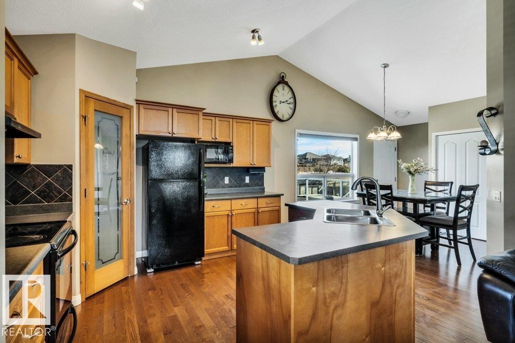 253 Birchwood Drive, Devon, AB - Indoor Photo Showing Kitchen With Double Sink