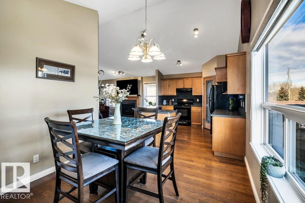 253 Birchwood Drive, Devon, AB - Indoor Photo Showing Dining Room