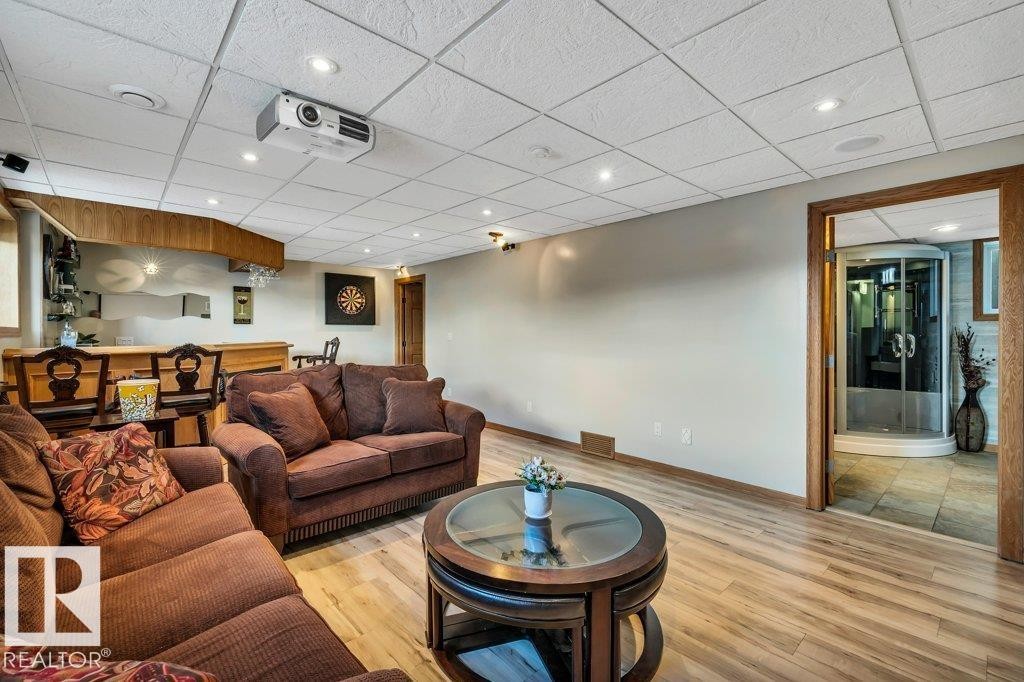 253 Birchwood Drive, Devon, AB - Indoor Photo Showing Living Room