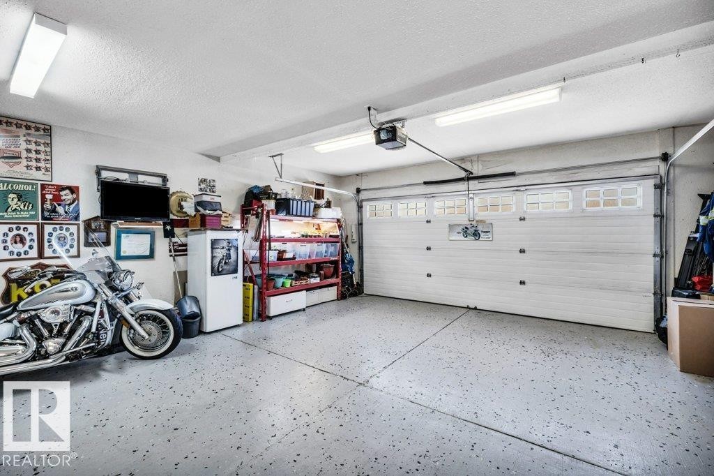 253 Birchwood Drive, Devon, AB - Indoor Photo Showing Garage