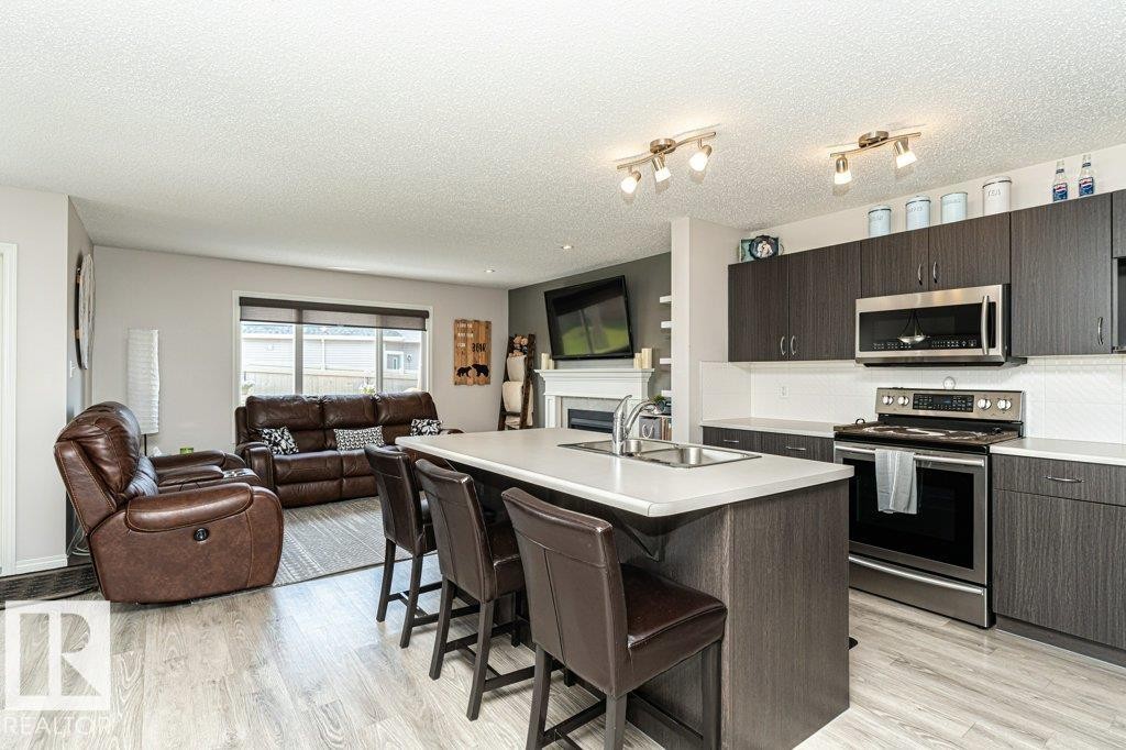 8727 Carson Way, Edmonton, AB - Indoor Photo Showing Kitchen